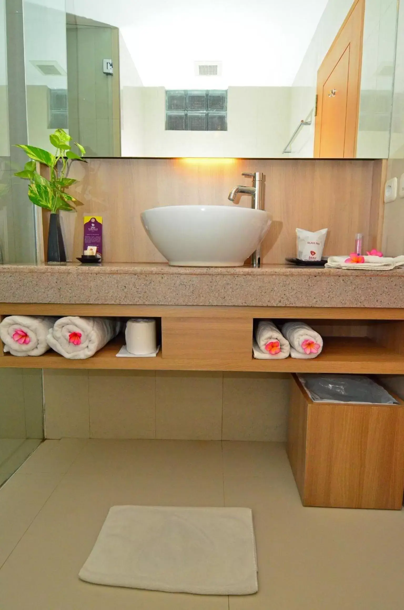 Bathroom in Inna Sindhu Beach Hotel & Resort