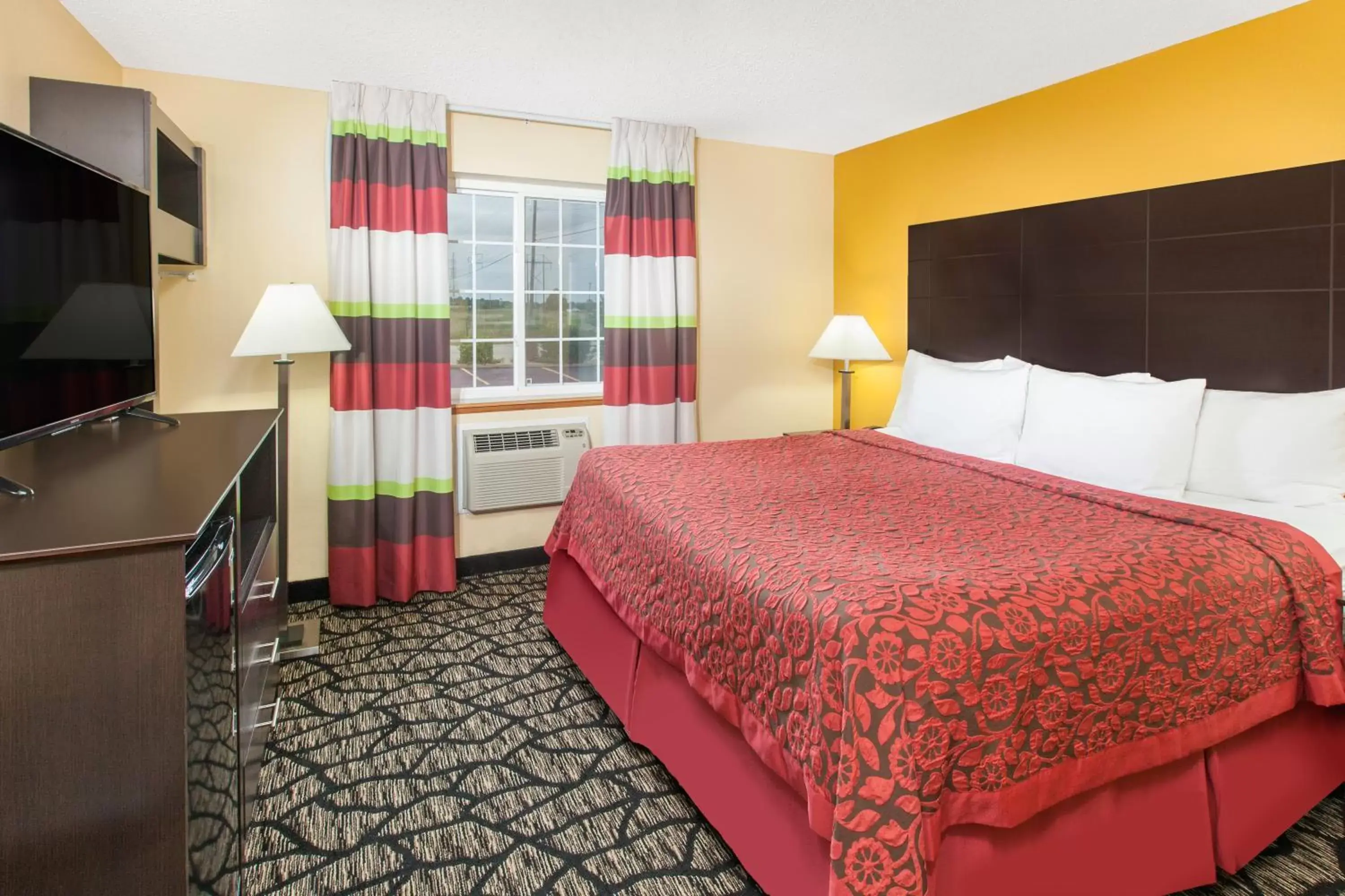 Bedroom, Bed in Days Inn by Wyndham Miami