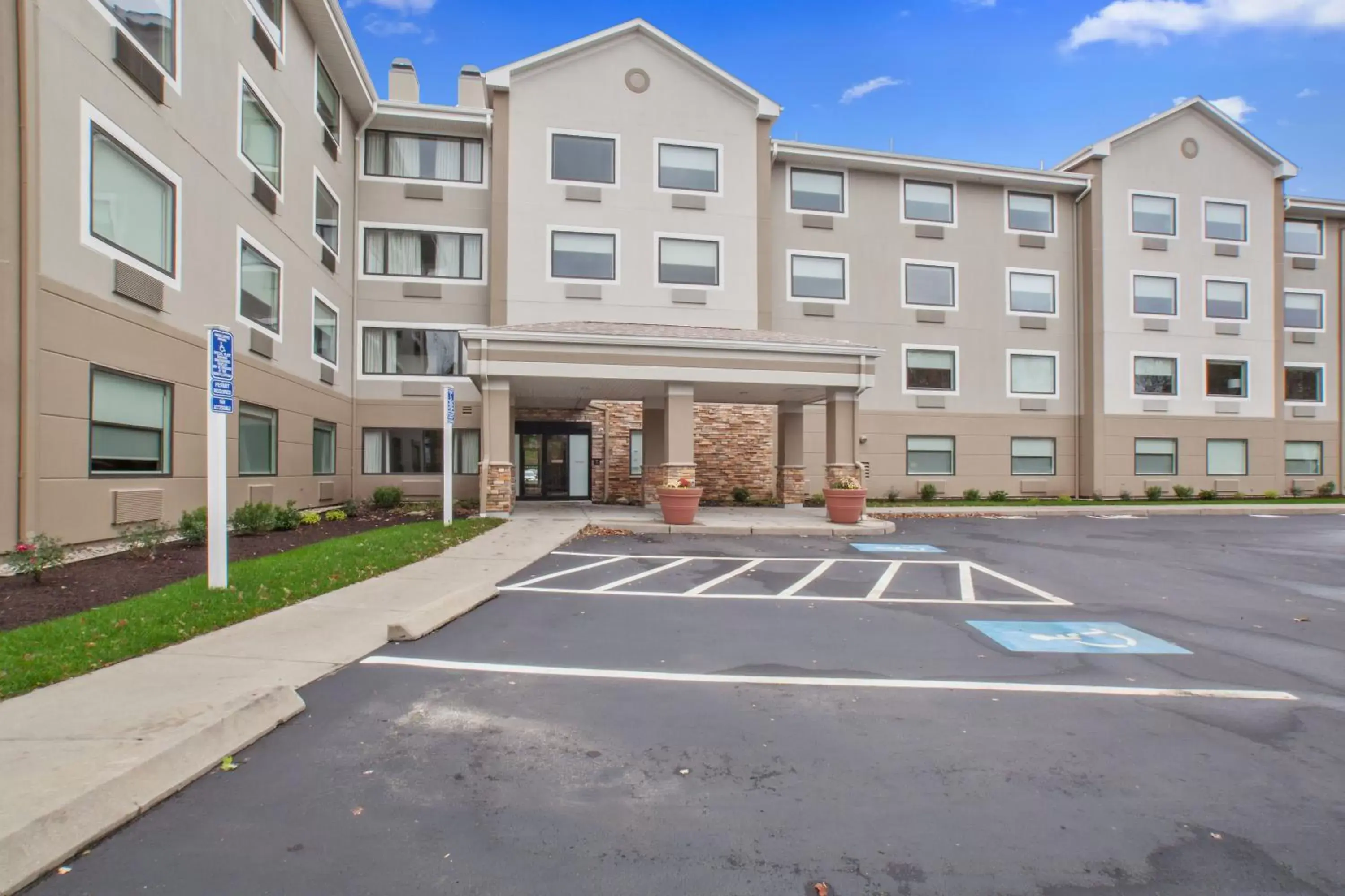 Facade/entrance, Property Building in Extended Stay America Premier Suites - Providence - East Providence