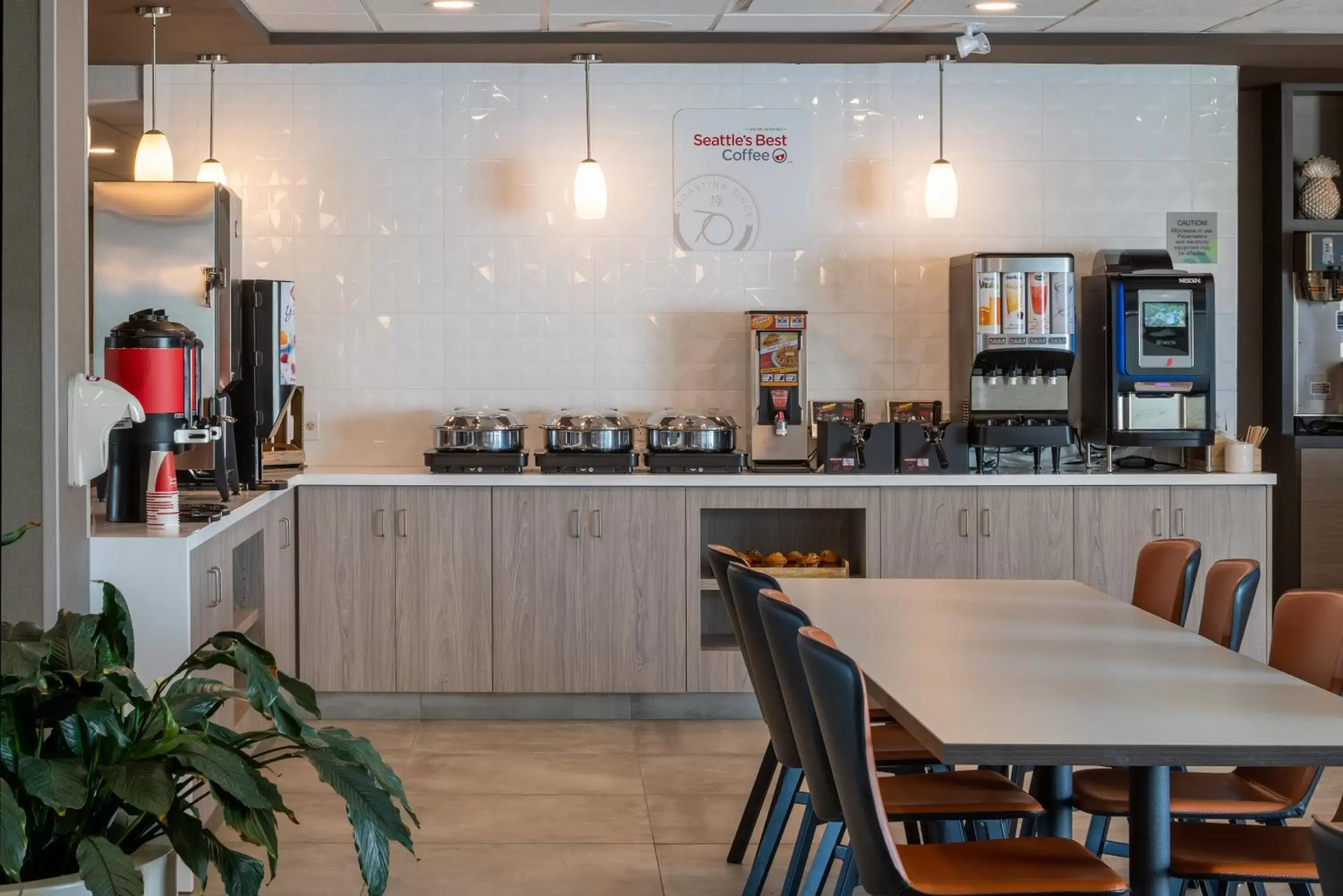 Coffee/tea facilities, Restaurant/Places to Eat in Wingate by Wyndham Kanata West Ottawa