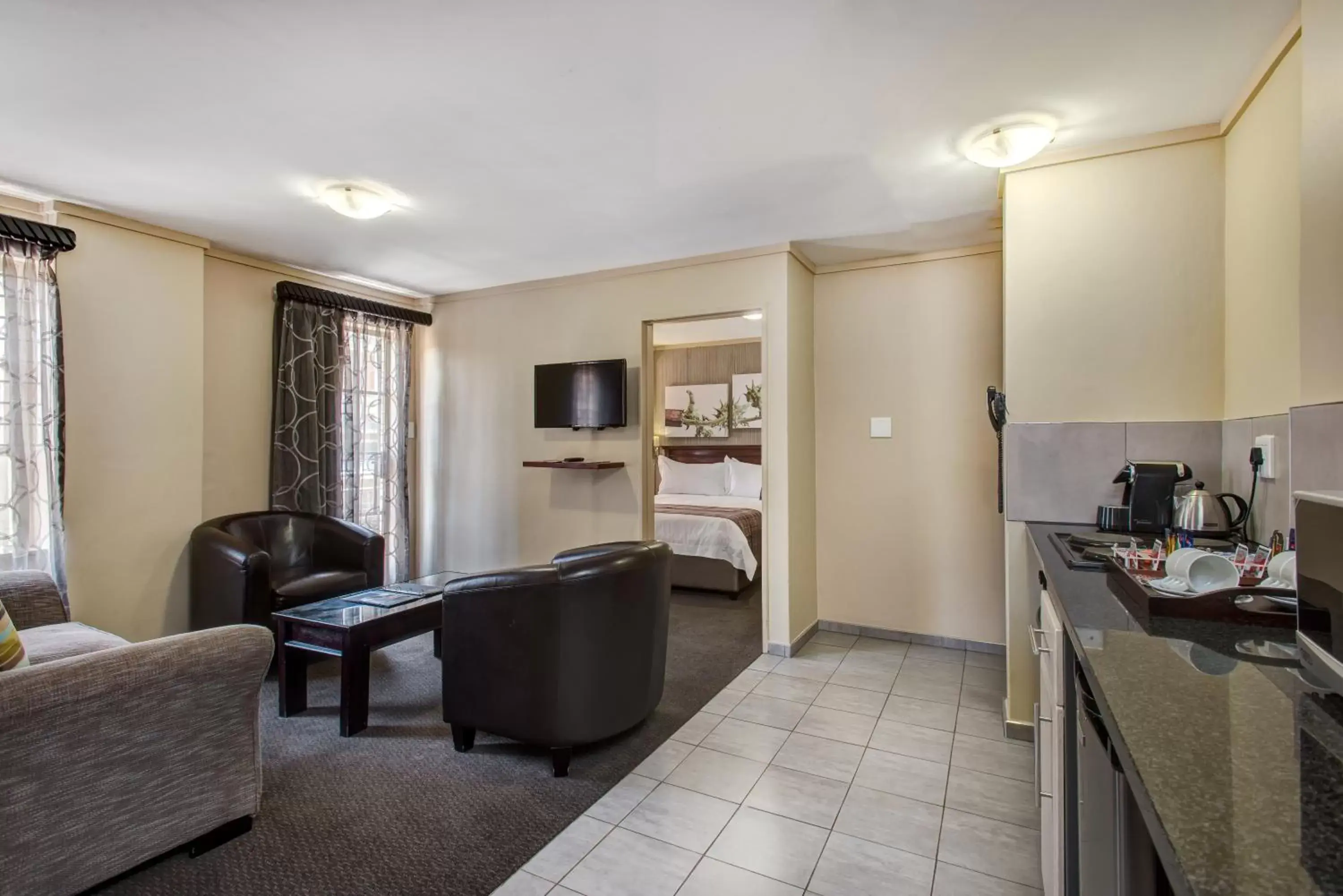 Bathroom, Kitchen/Kitchenette in ANEW Hotel Hatfield Pretoria