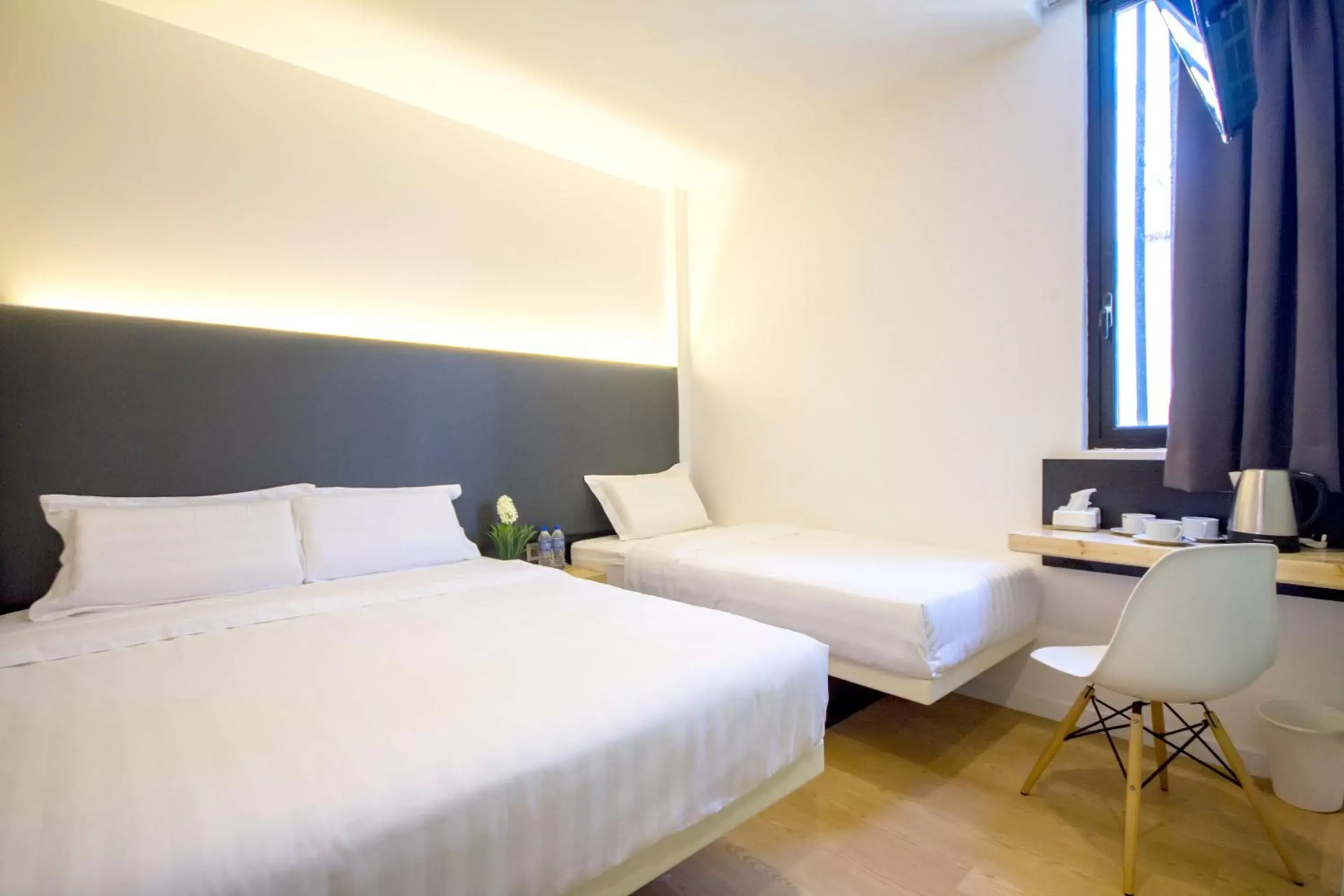 Bed in Mode Inn Icon City Bed in Mode Inn Icon City