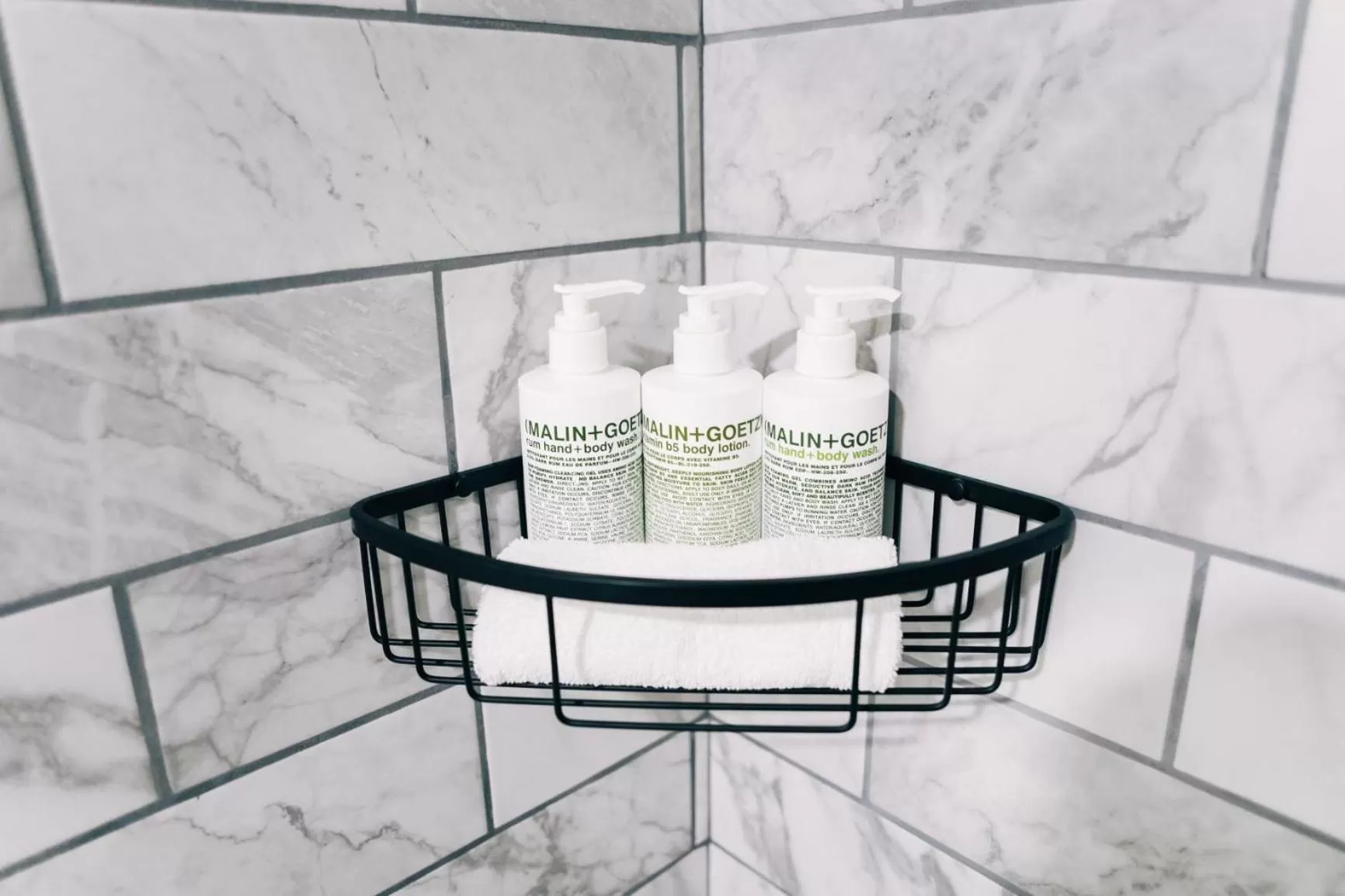 Shower in Vinland Hotel and Lounge