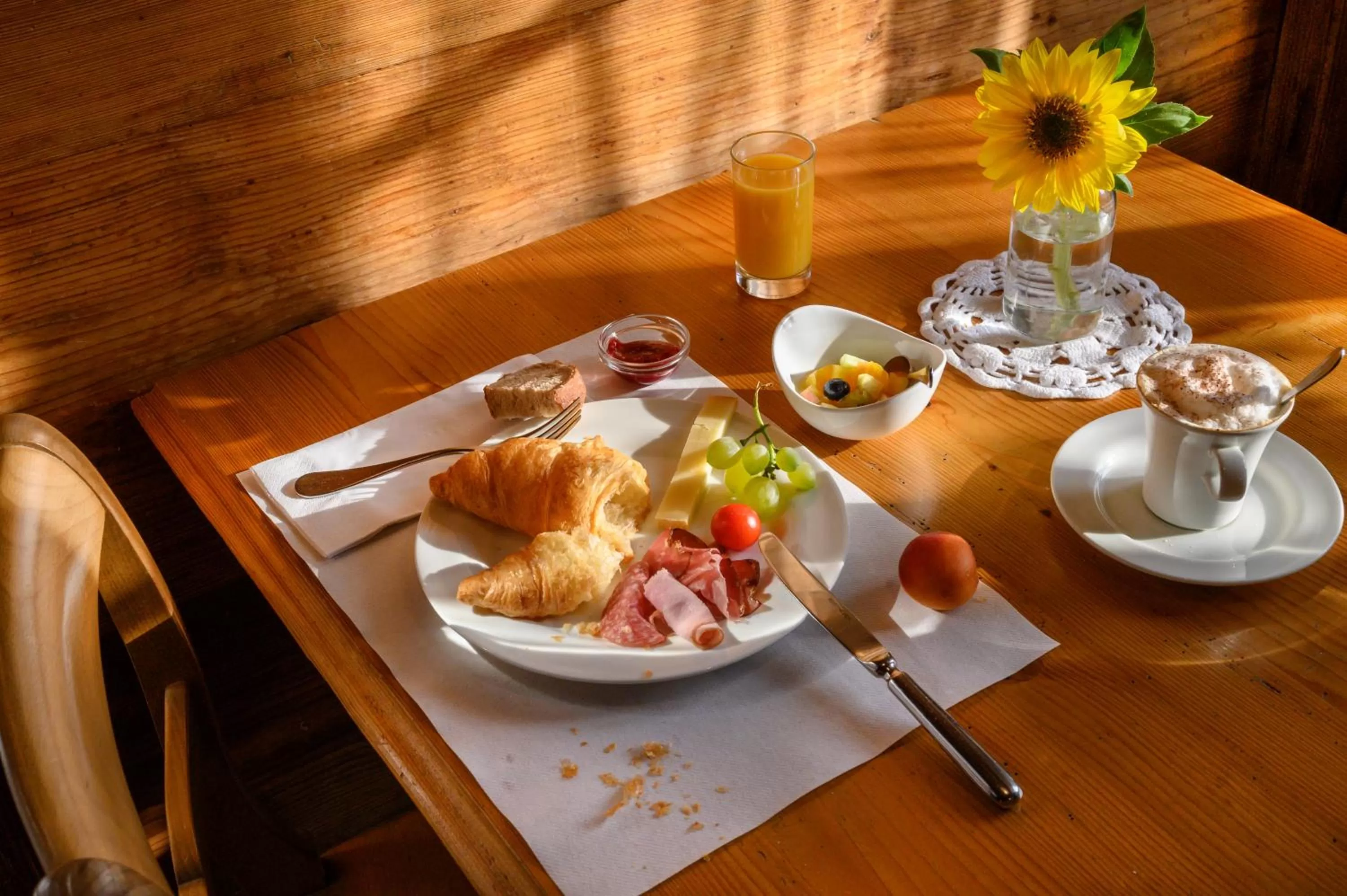 Food and drinks in Romantik Hotel zu den drei Sternen