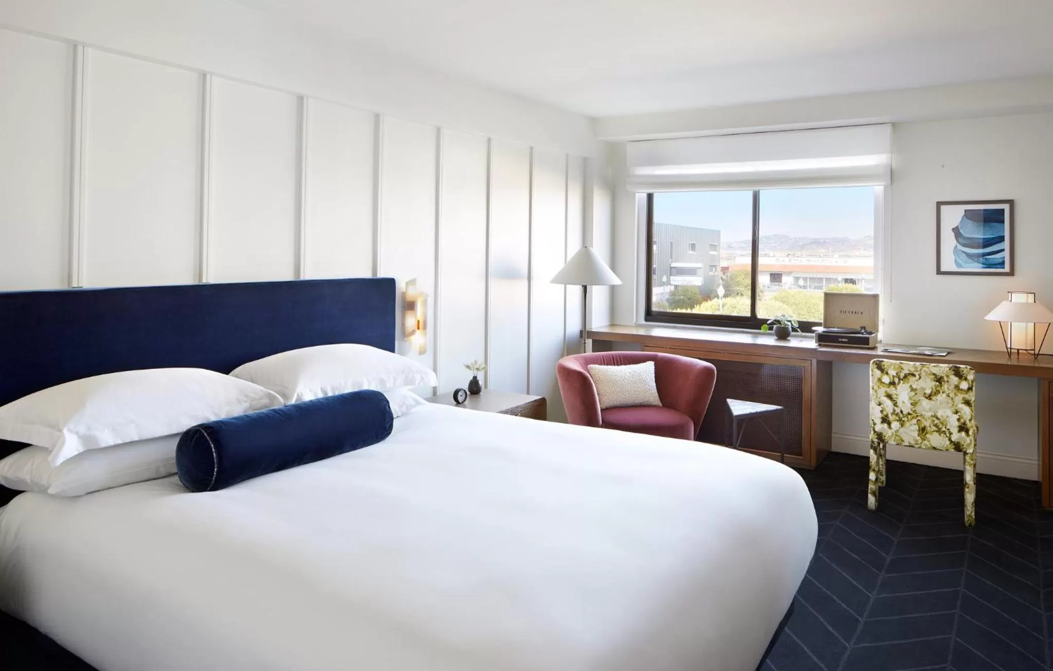 Photo of the whole room, Bed in Kimpton Alton Fisherman's Wharf by IHG
