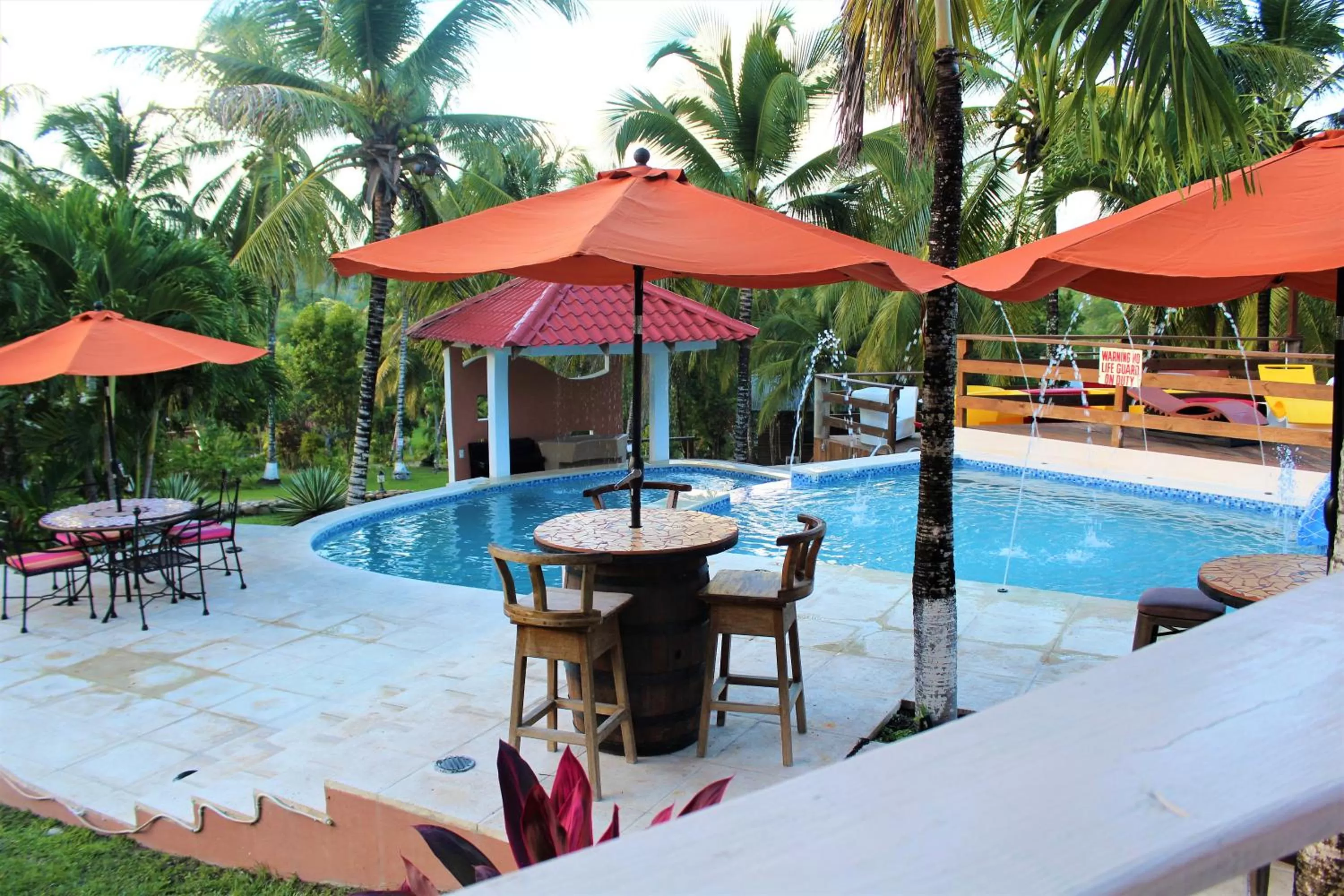 Swimming pool in The Log Cab-Inn
