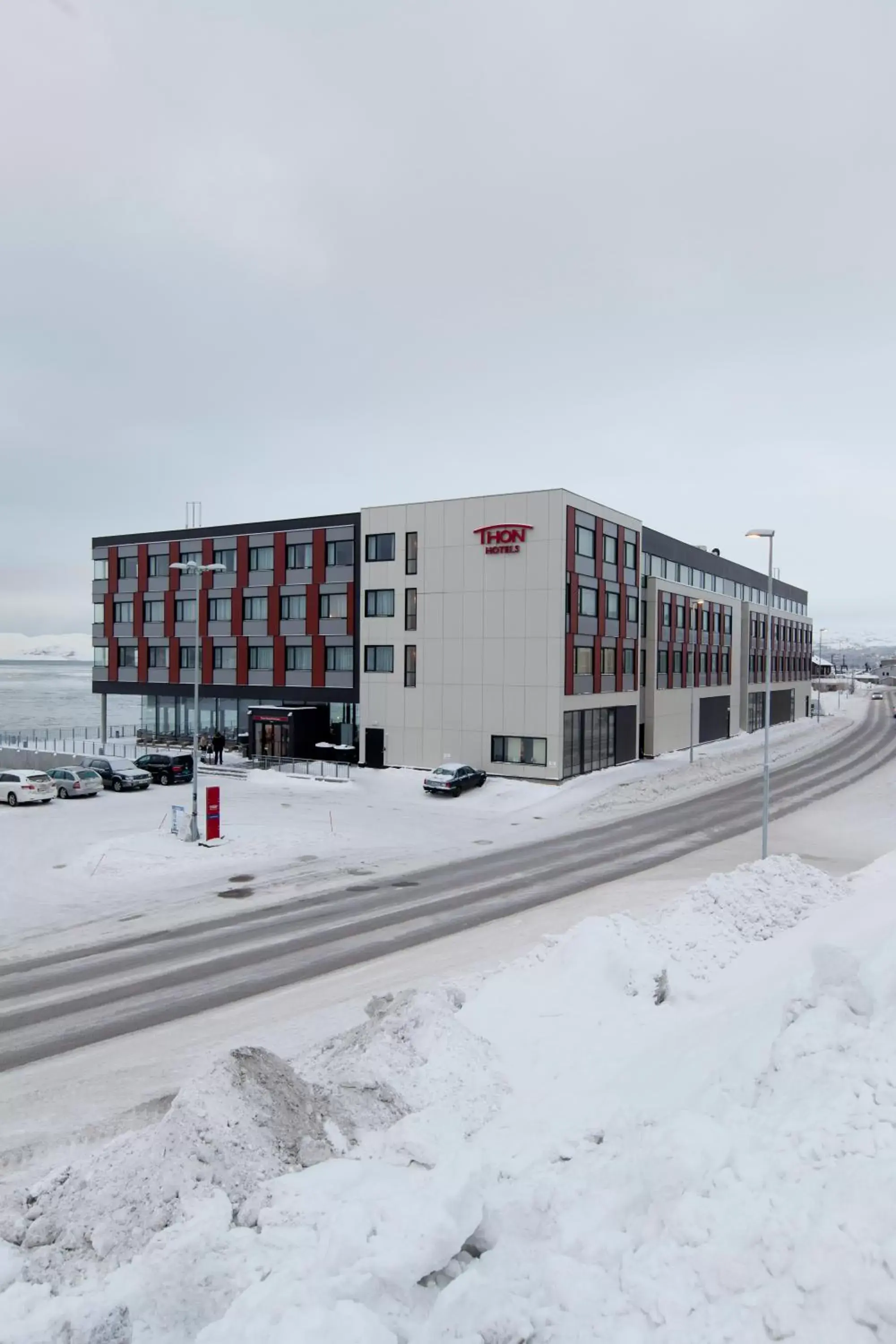 Facade/entrance, Winter in Thon Hotel Kirkenes