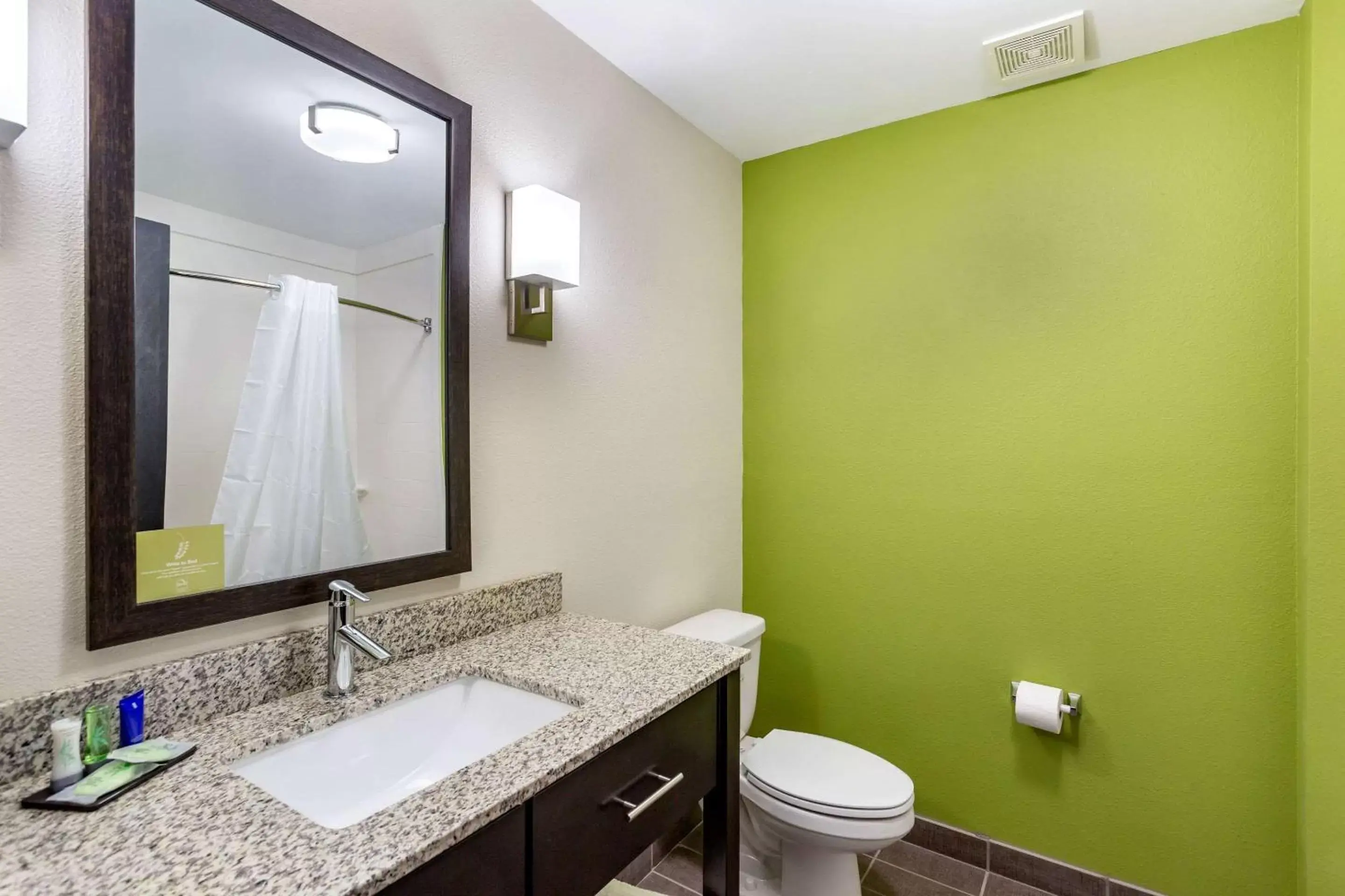 Bathroom in Sleep Inn & Suites Gallatin - Nashville Metro
