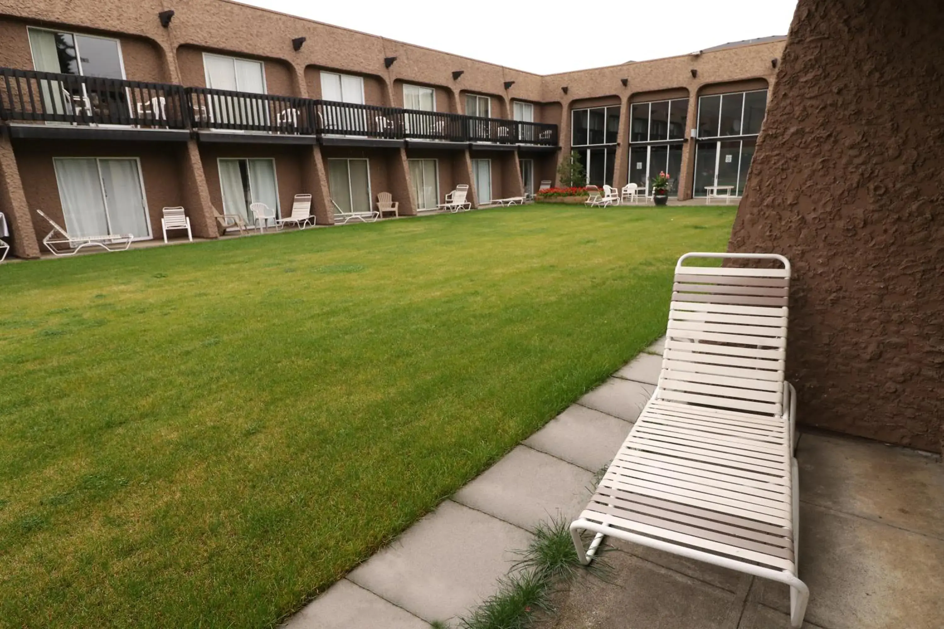 Garden view, Garden in DIVYA SUTRA Riviera Plaza and Conference Centre, Vernon, BC