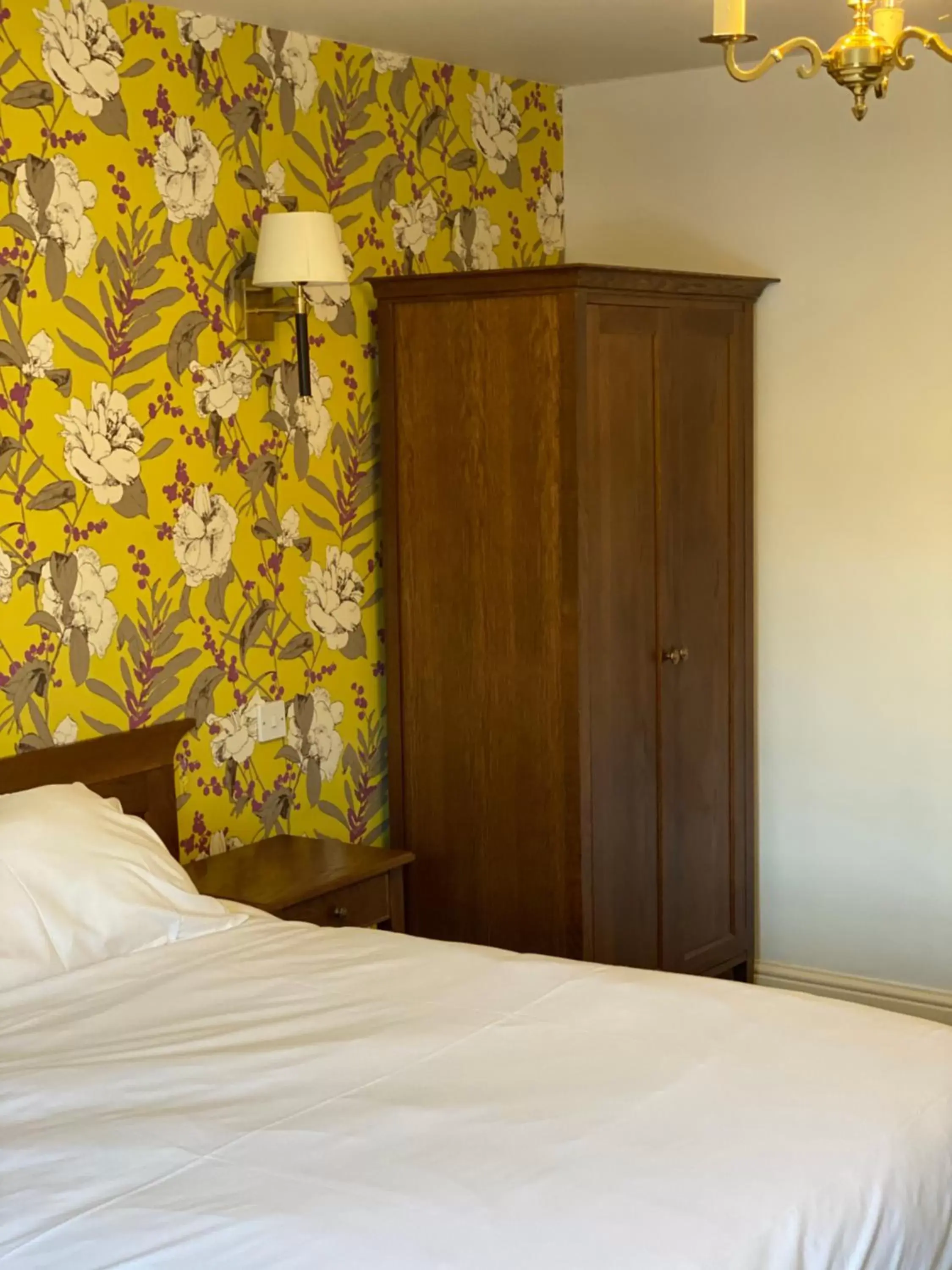 Bedroom, Bed in Castle Inn by Greene King Inns