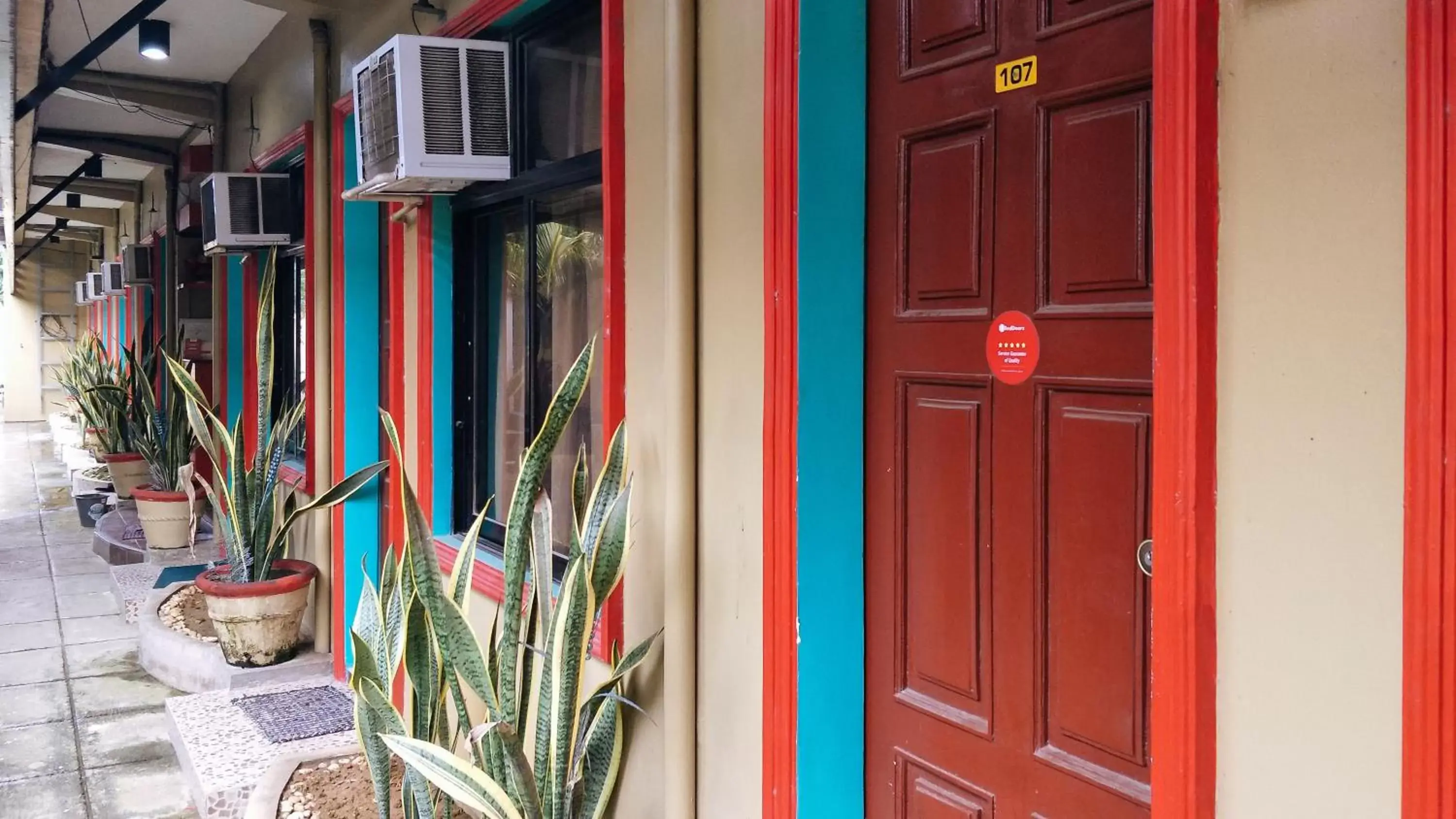 Property building in RedDoorz @ Bankal Lapulapu Property building in RedDoorz @ Bankal Lapulapu