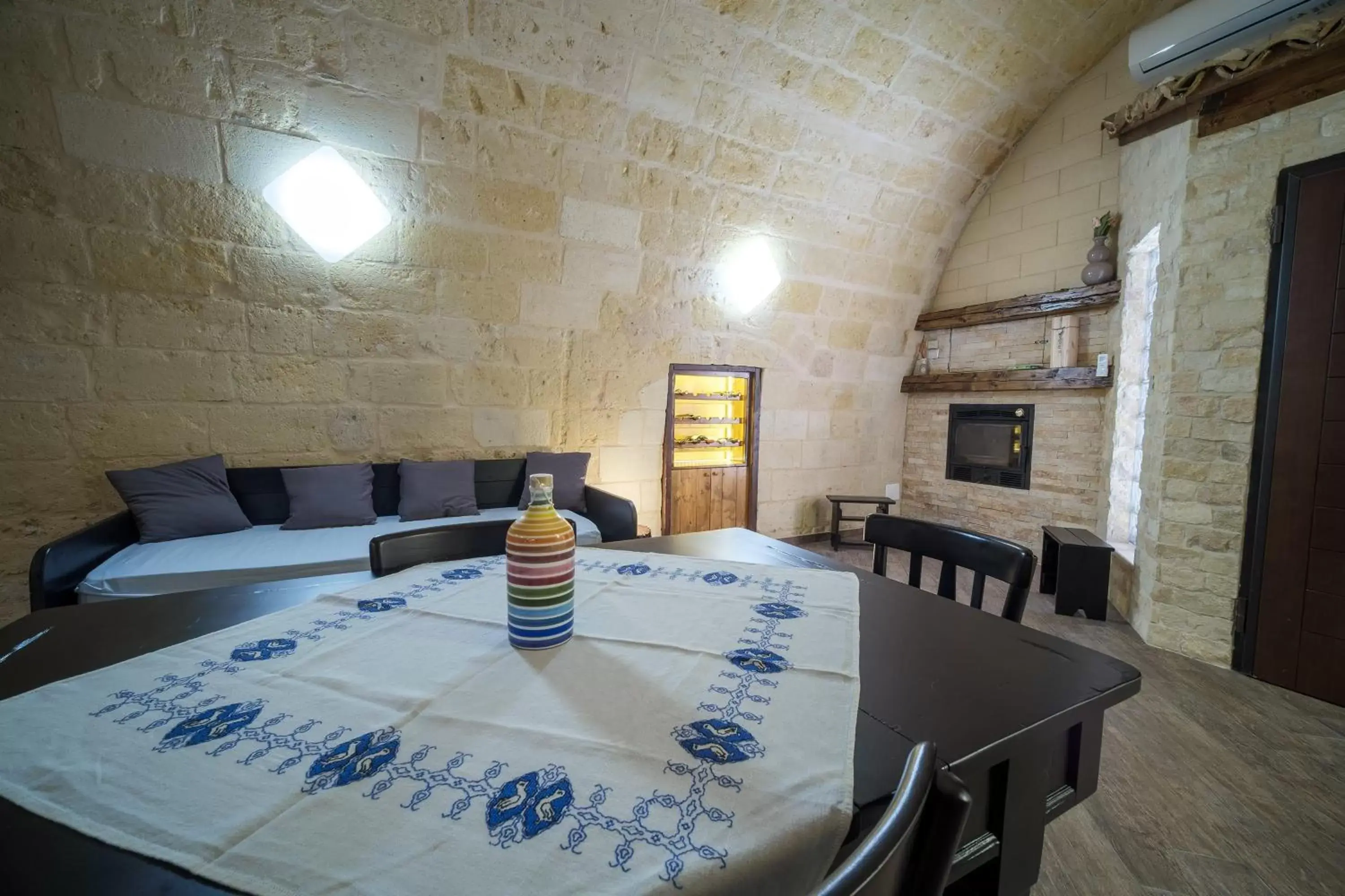 Dining Area in ROBERTO's Guest House