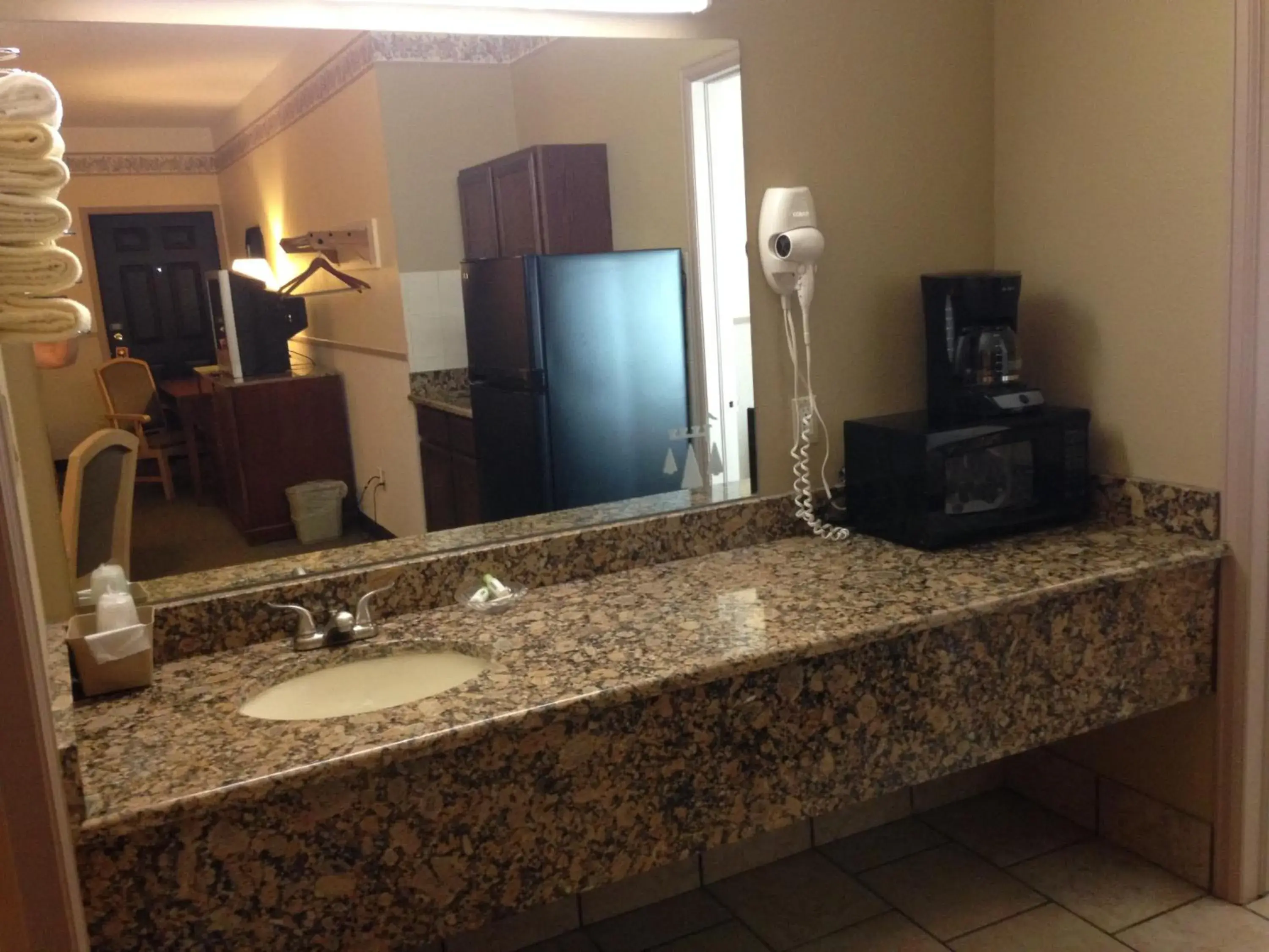 Bathroom, TV/Entertainment Center in Silver Spruce Inn