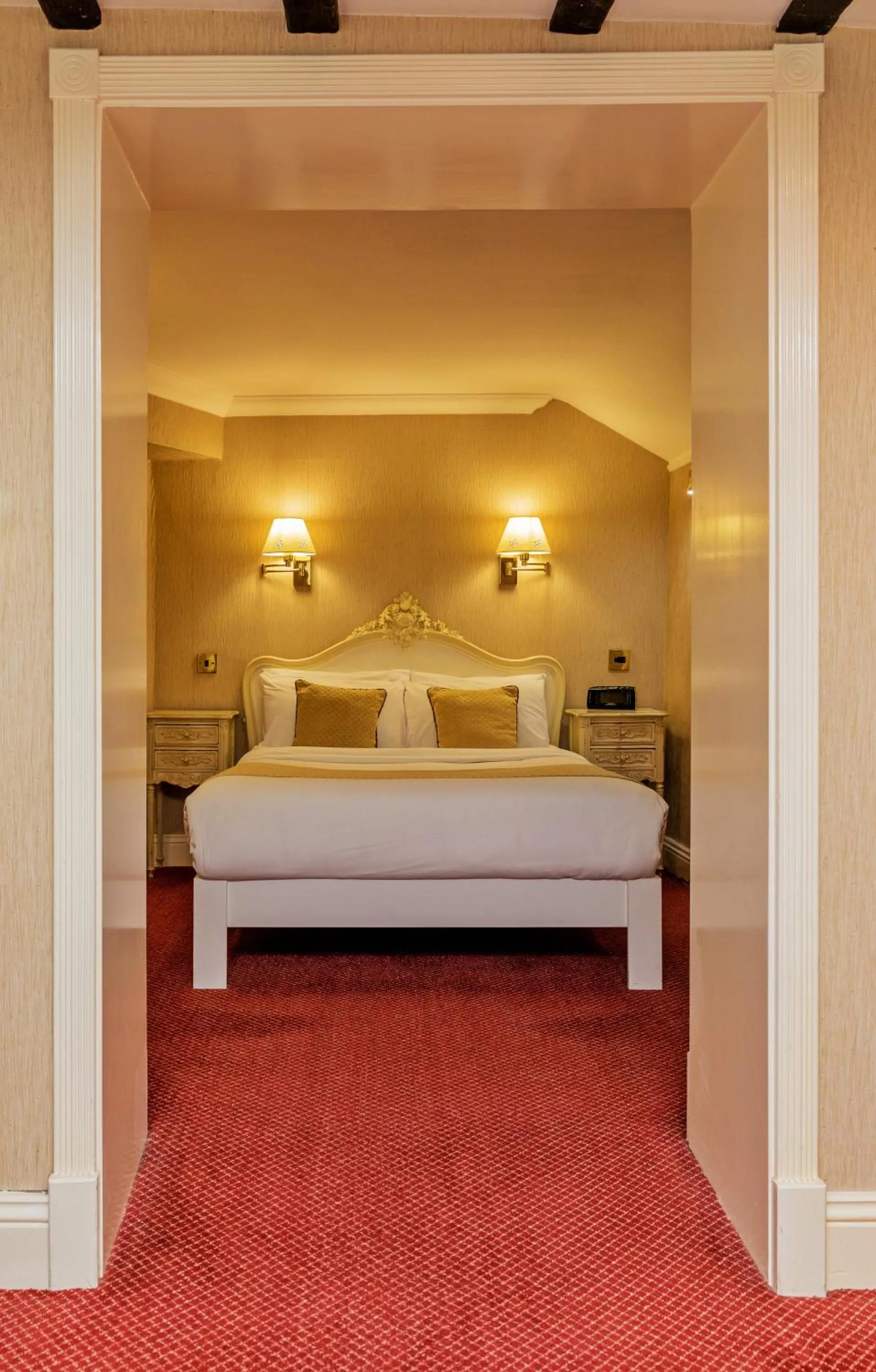 Bedroom, Bed in Rogerthorpe Manor Hotel