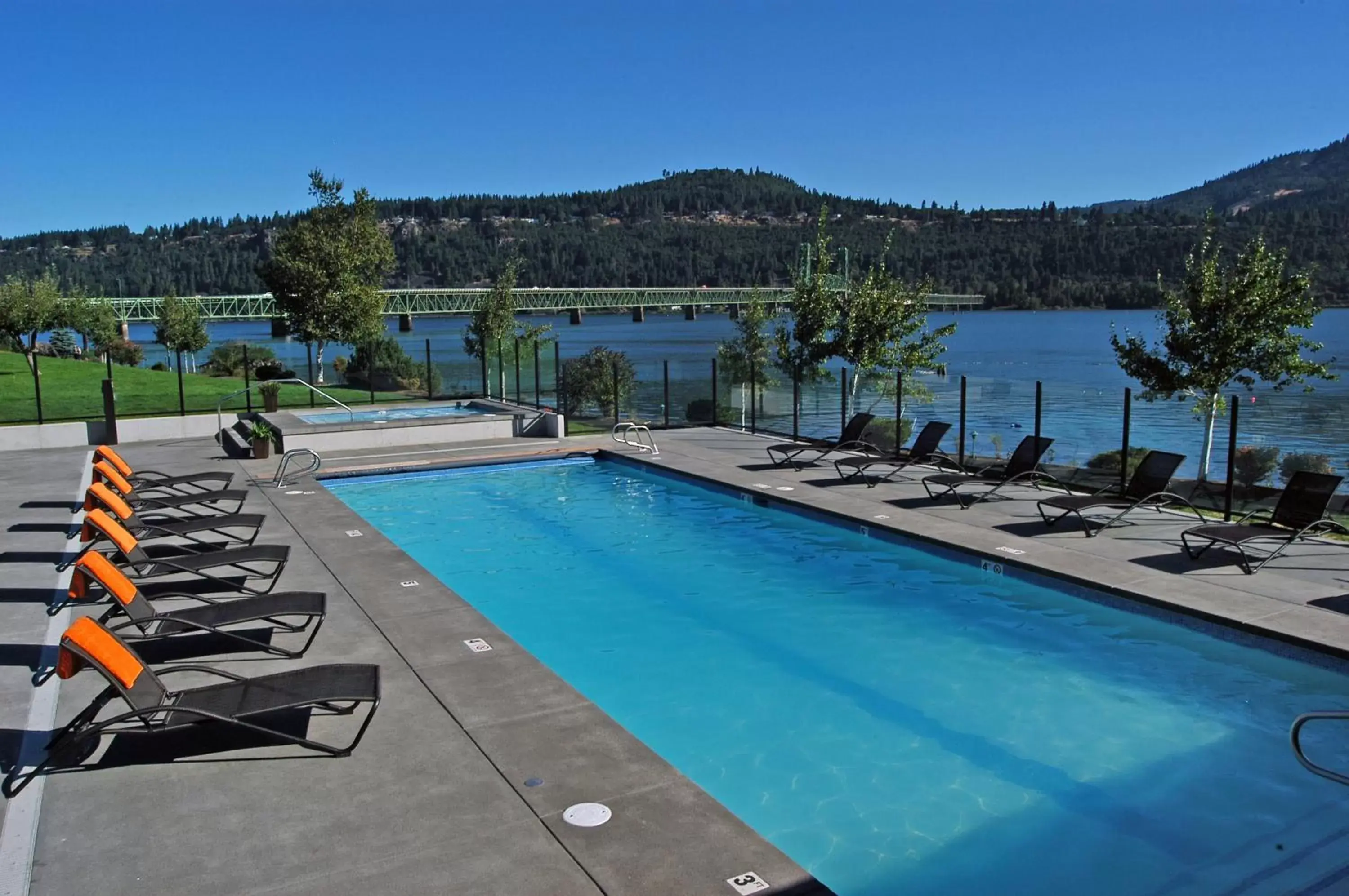 Pool view, Swimming Pool in Best Western Plus Hood River Inn