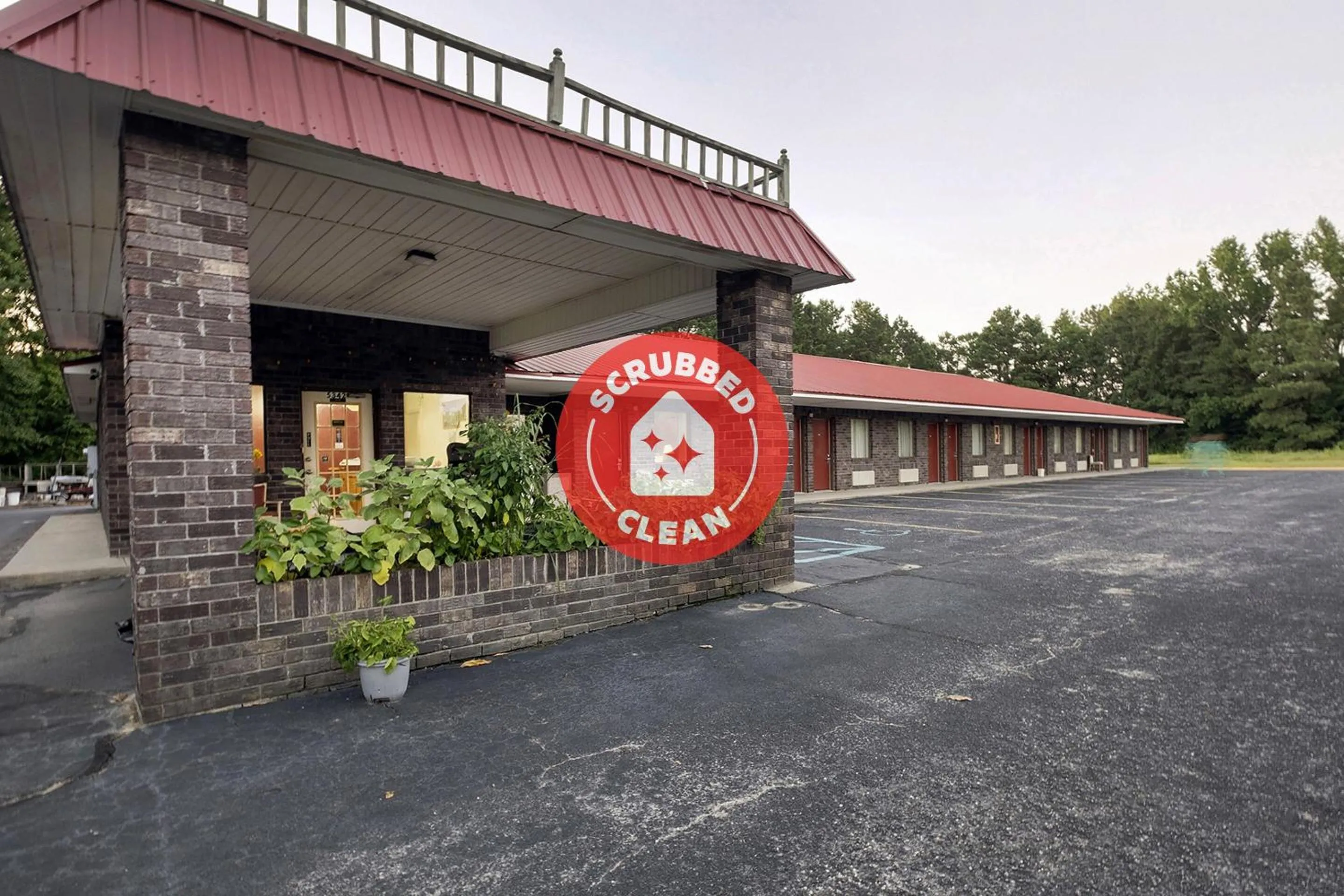 Facade/entrance in OYO Hotel Manning SC