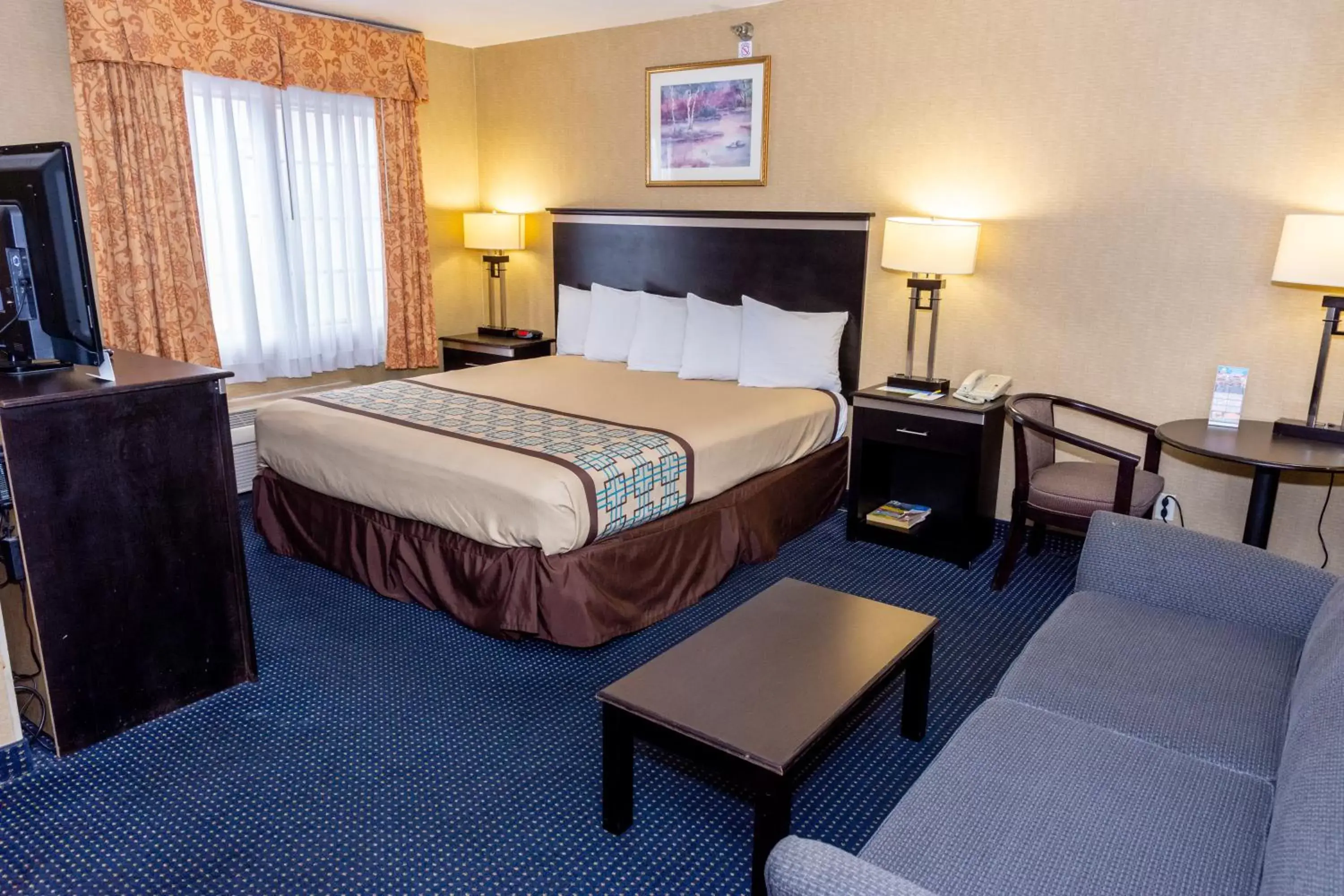 Bedroom, Bed in Days Inn & Suites by Wyndham Artesia