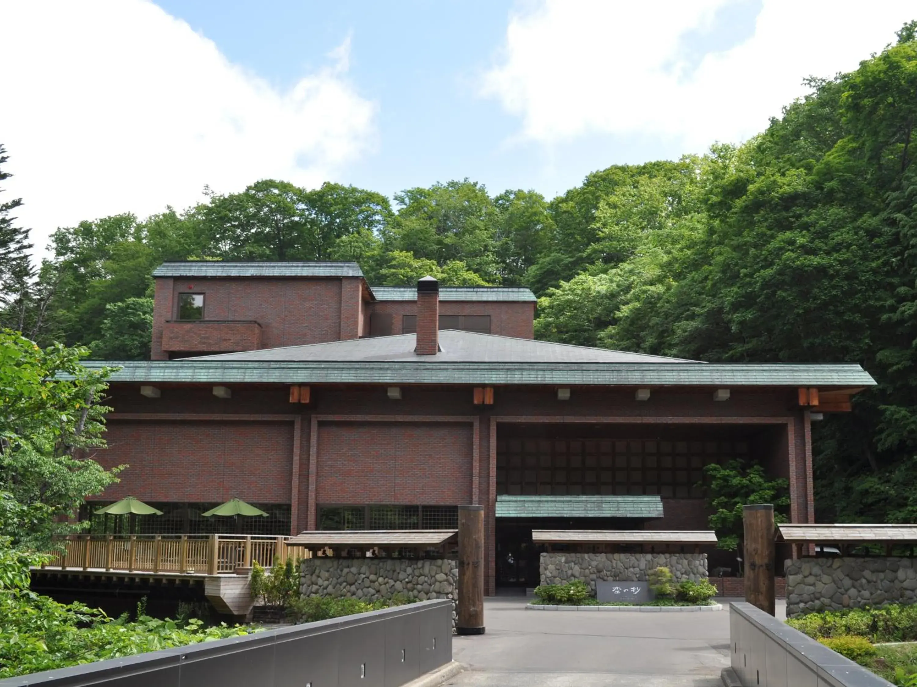 Property building in Niseko Konbu Onsen Tsuruga Besso Moku No Sho