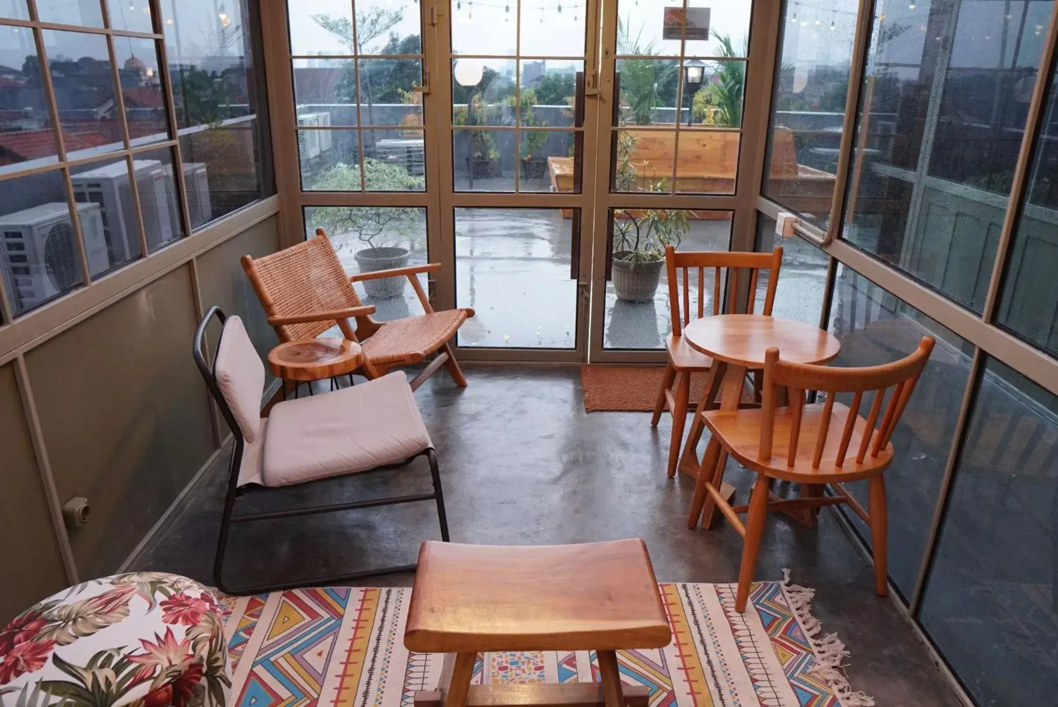 Lounge or bar in Tuju Abuserin Syariah Lounge or bar in Tuju Abuserin Syariah