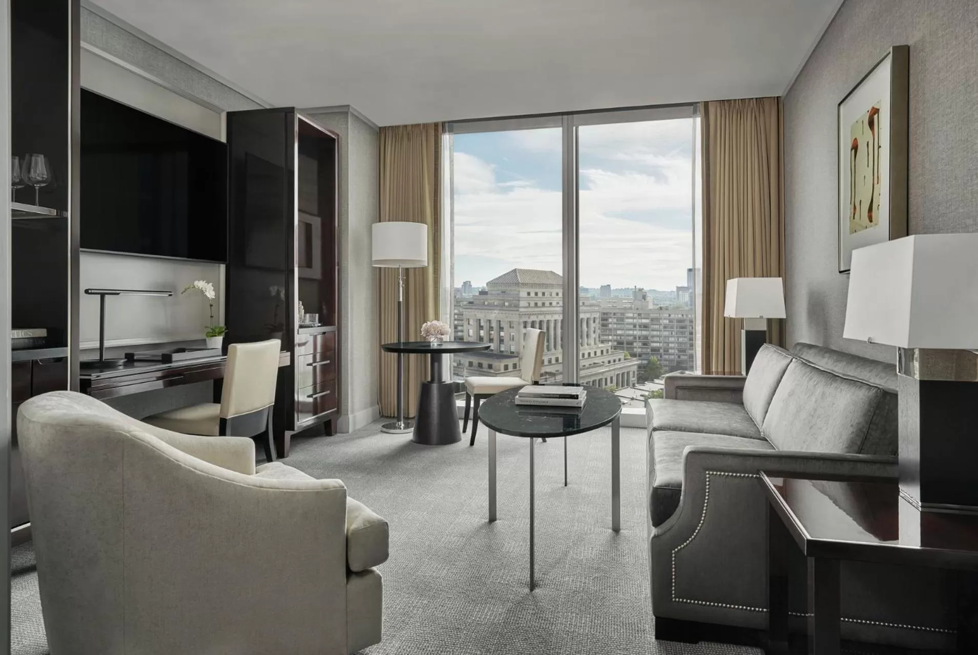 TV and multimedia in Four Seasons Hotel One Dalton Street, Boston