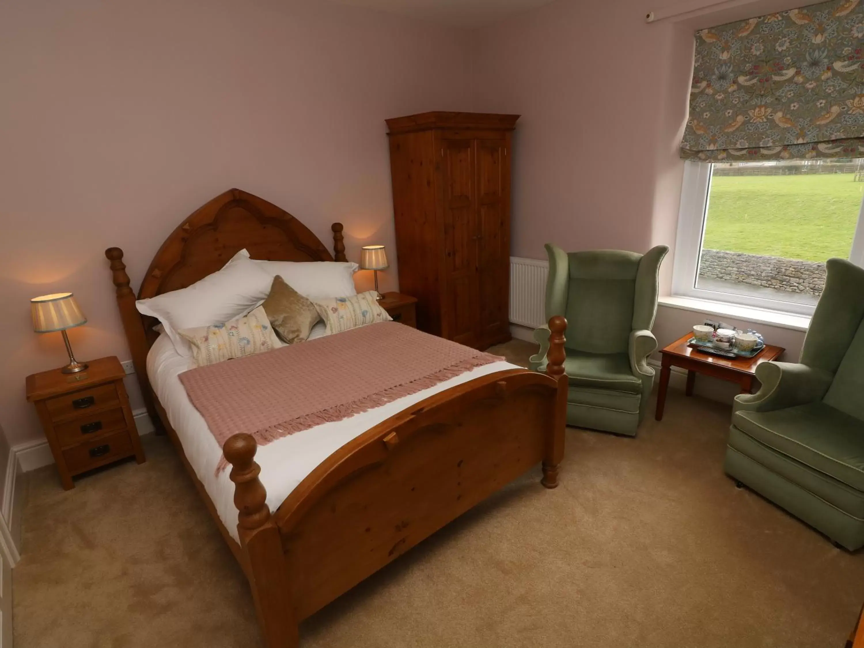 Bed in Inglenook Guest House