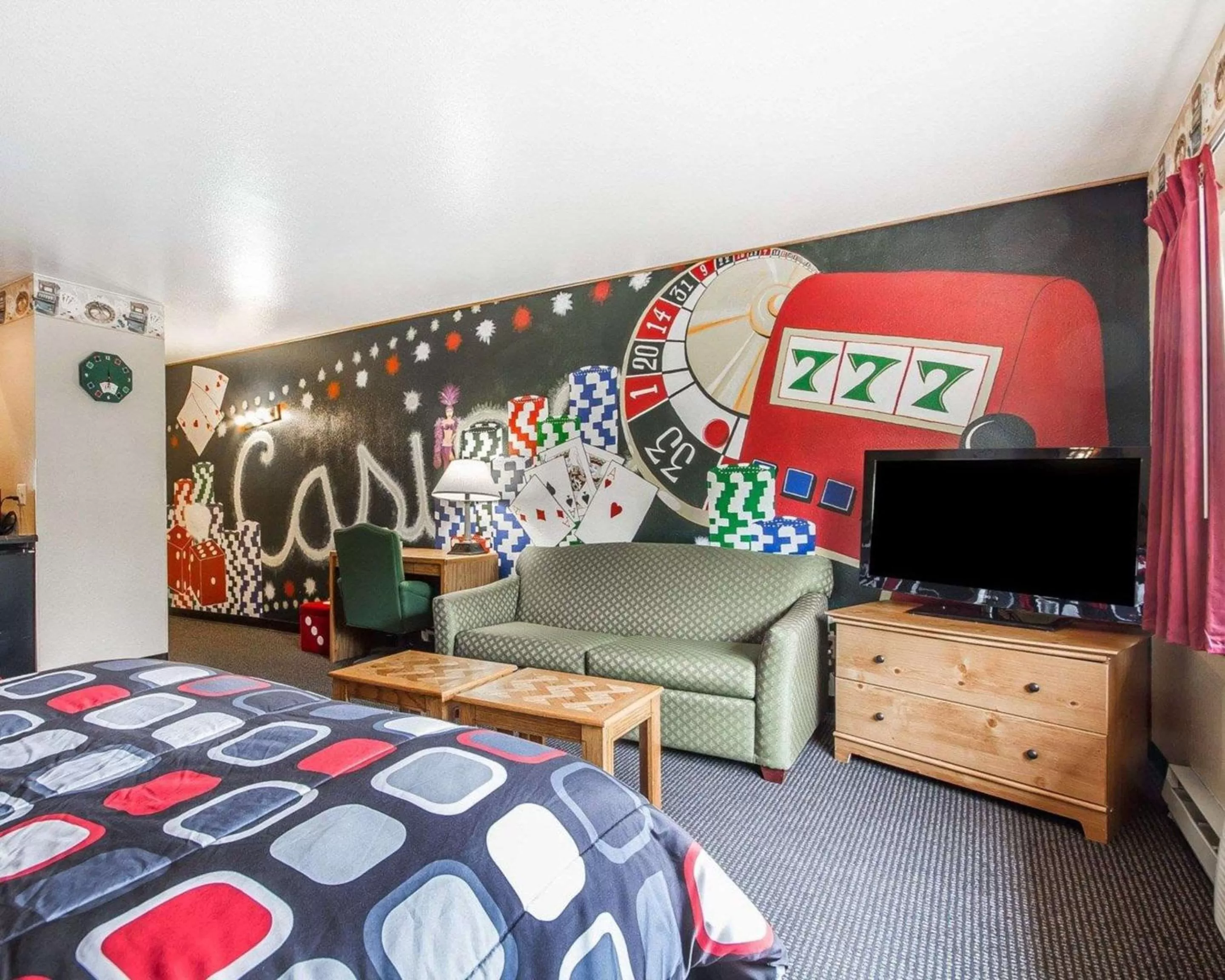 Photo of the whole room, Bed in Rodeway Inn & Suites Madison East