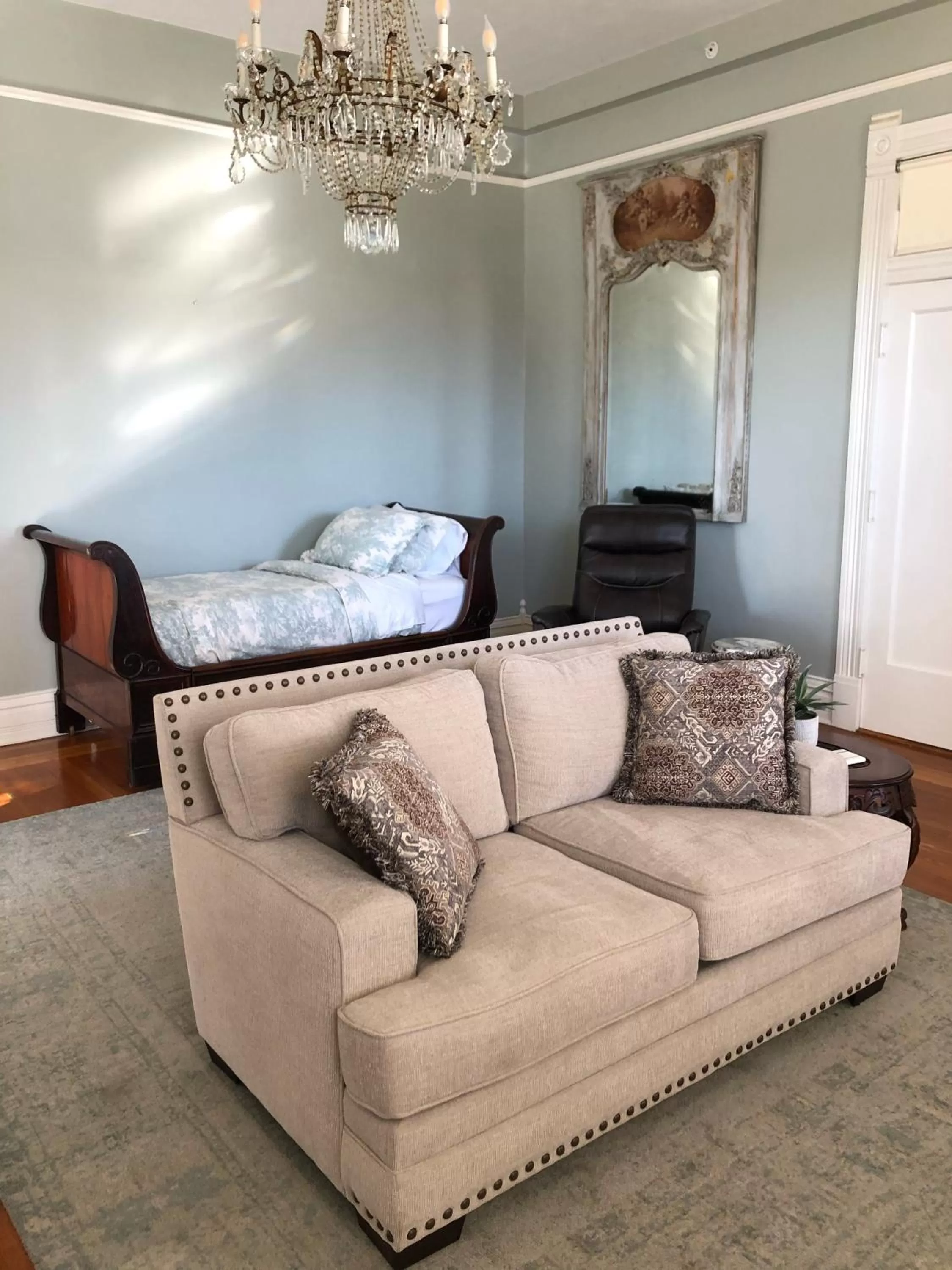 Seating Area in The Twelve Oaks Bed & Breakfast