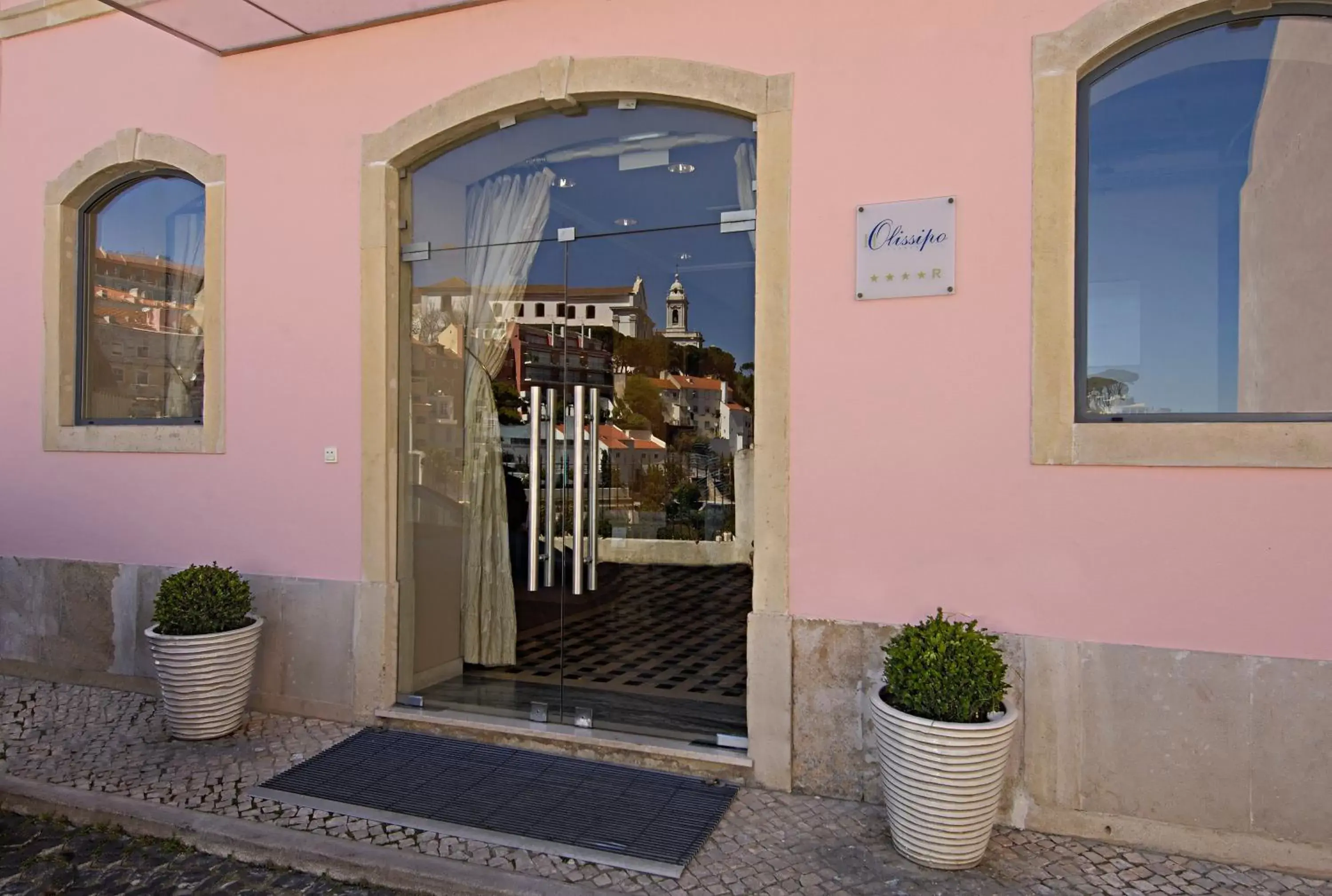 Facade/entrance in Olissippo Castelo Facade/entrance in Olissippo Castelo