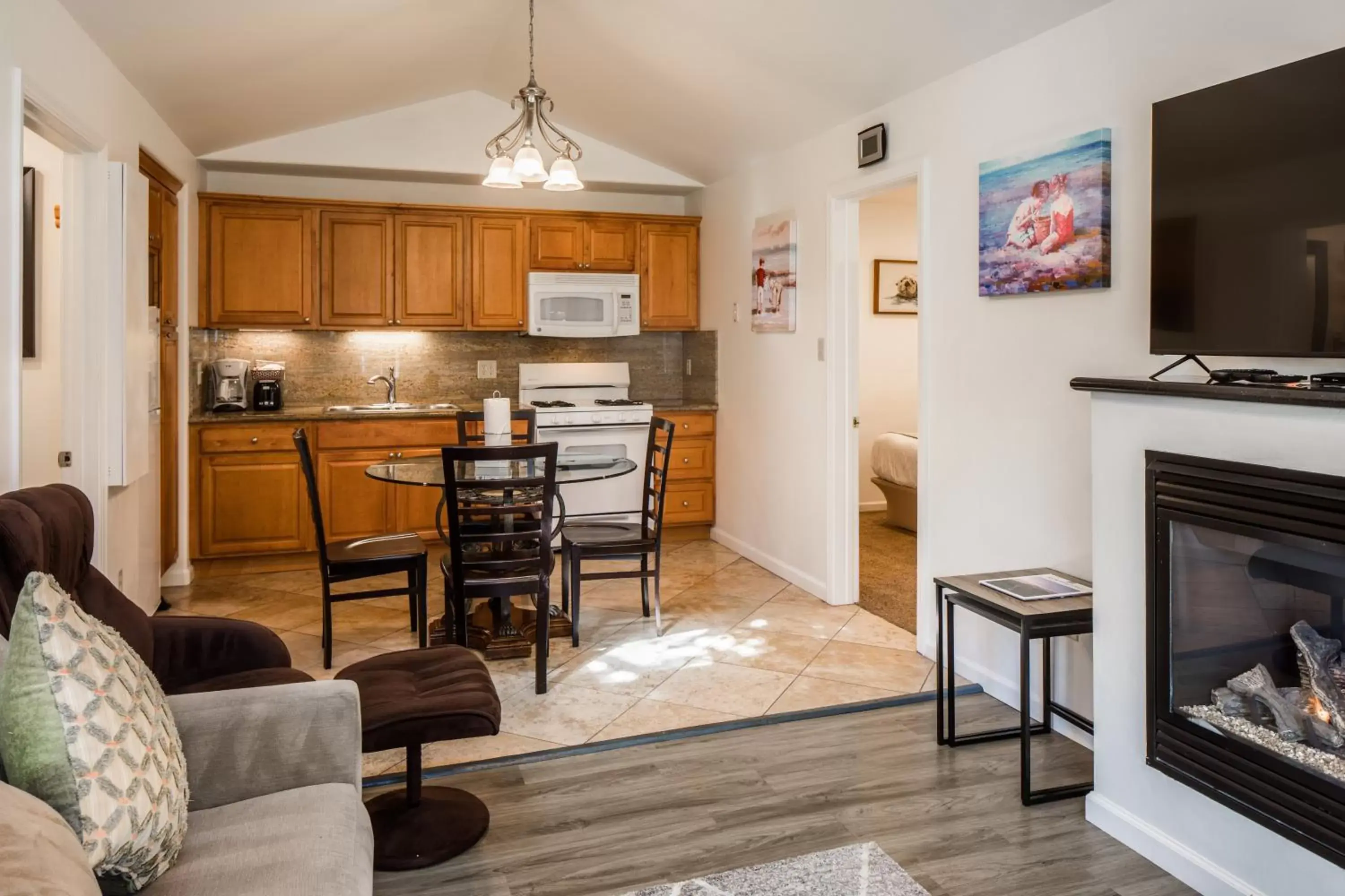 Kitchen or kitchenette, Seating Area in Andril Fireplace Cottages