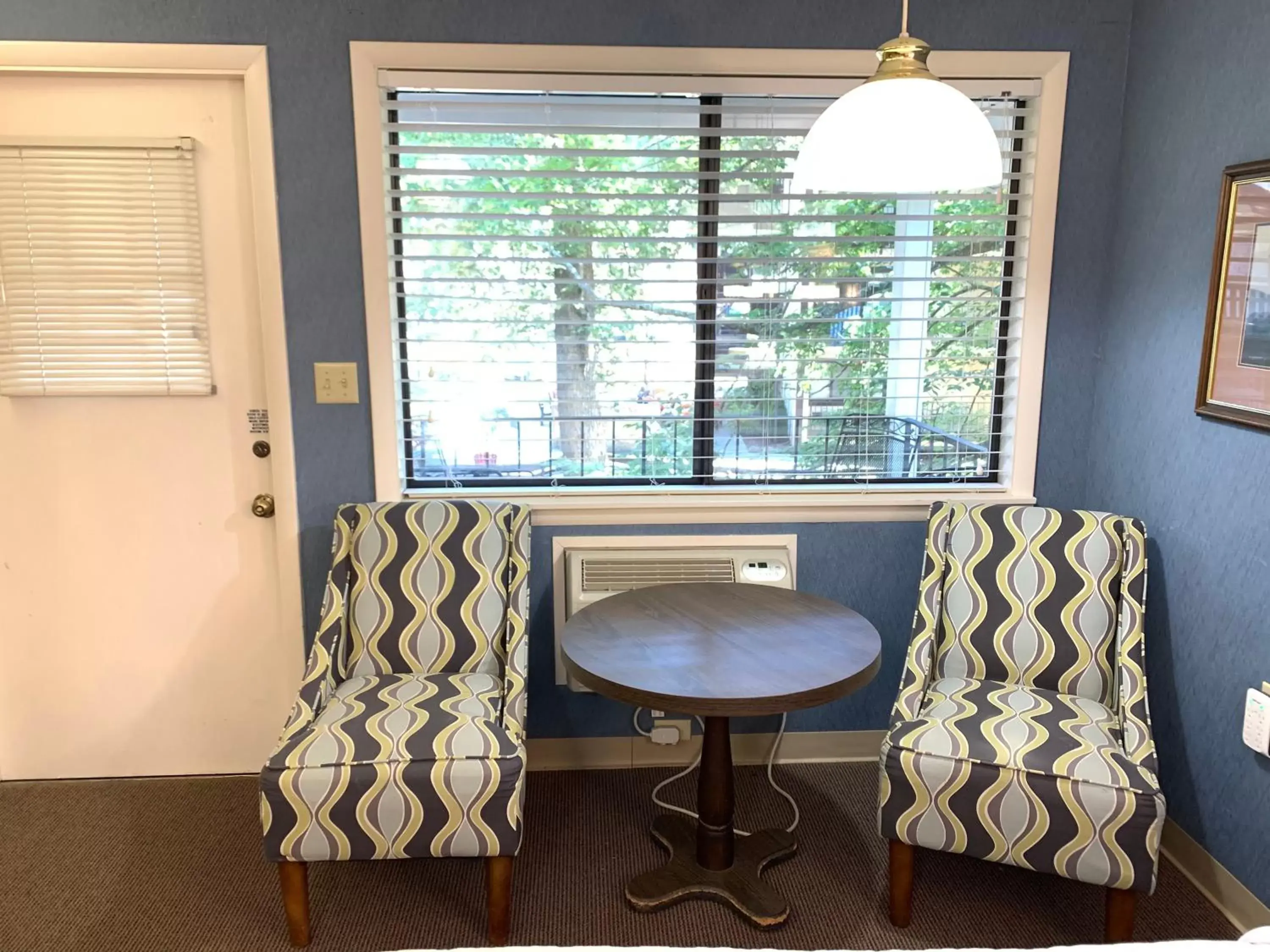 Seating Area in Carr's Northside Hotel and Cottages