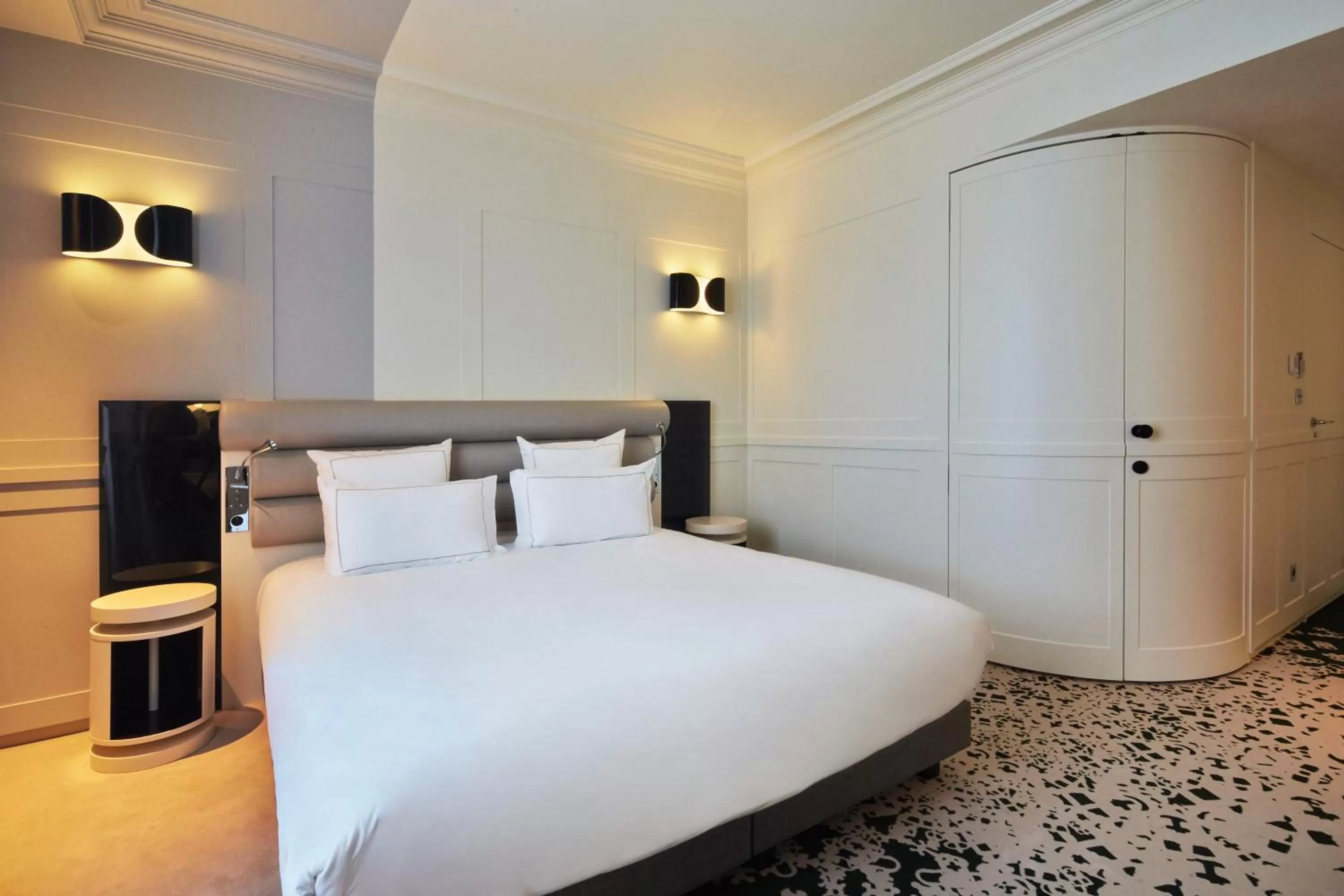 Bedroom, Bed in La Licorne Hotel & Spa Troyes - MGallery Collection