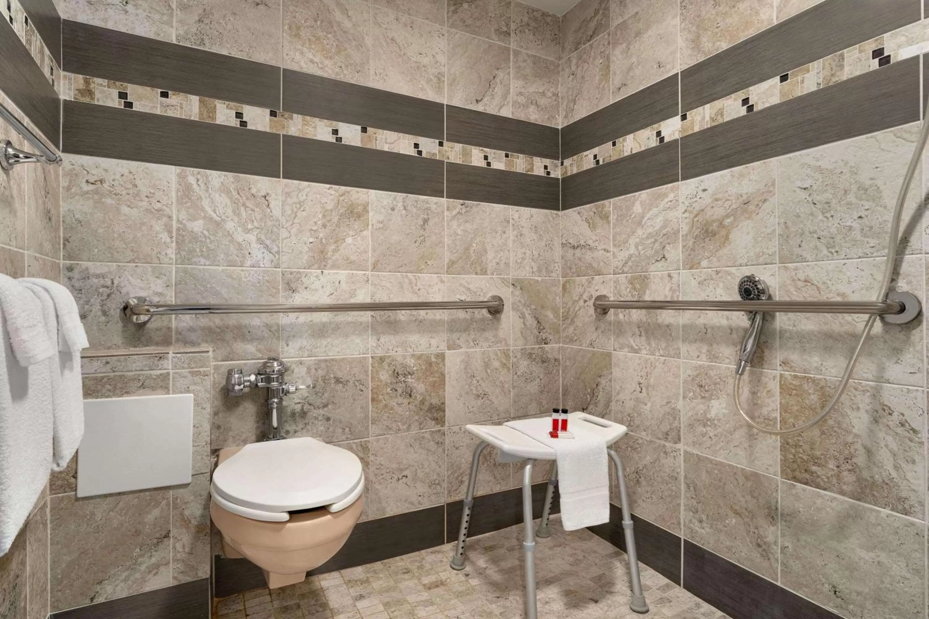 Bathroom in Days Inn by Wyndham Tamworth