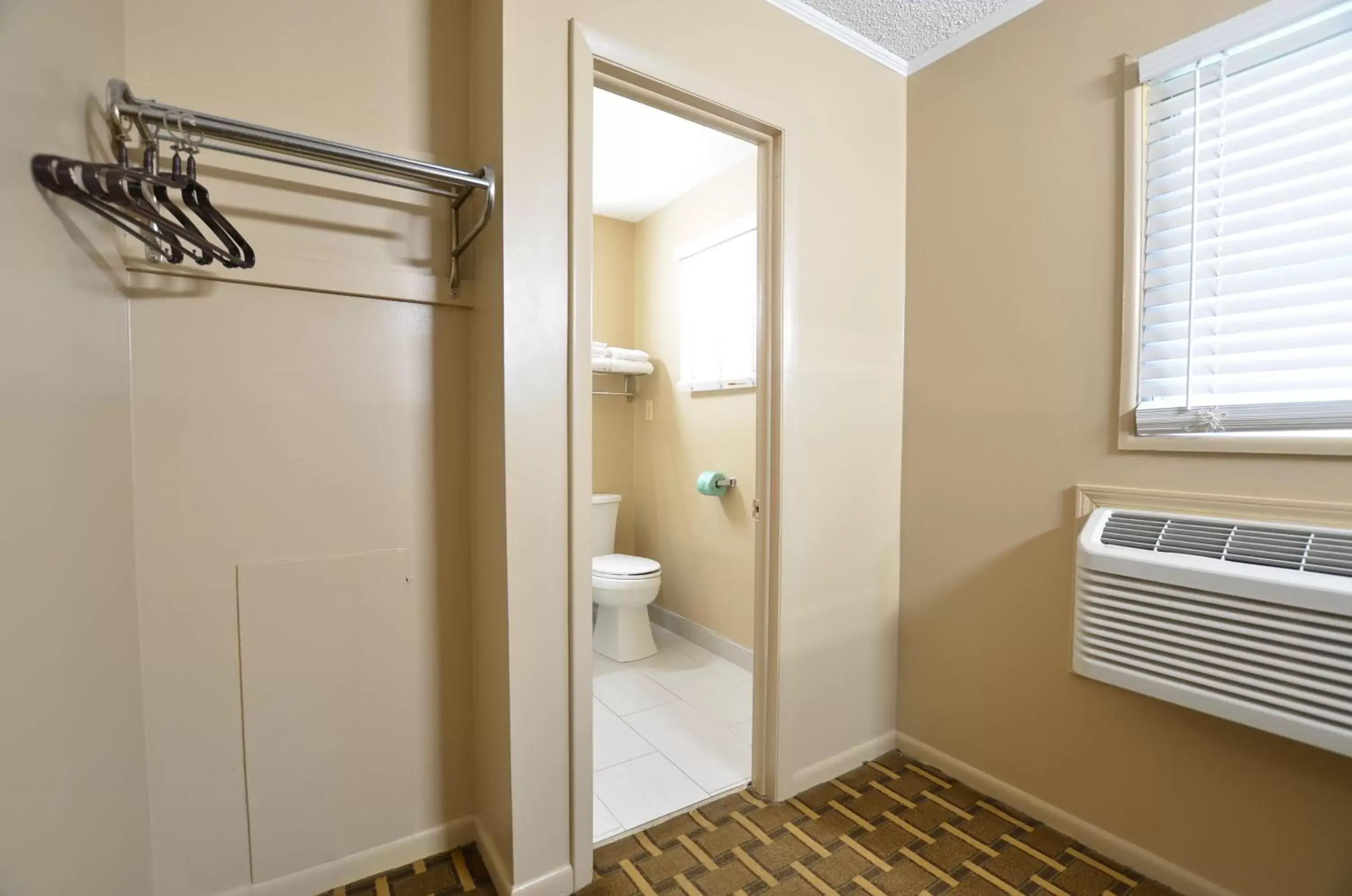 Toilet, Bathroom in Travelowes Motel - Maggie Valley