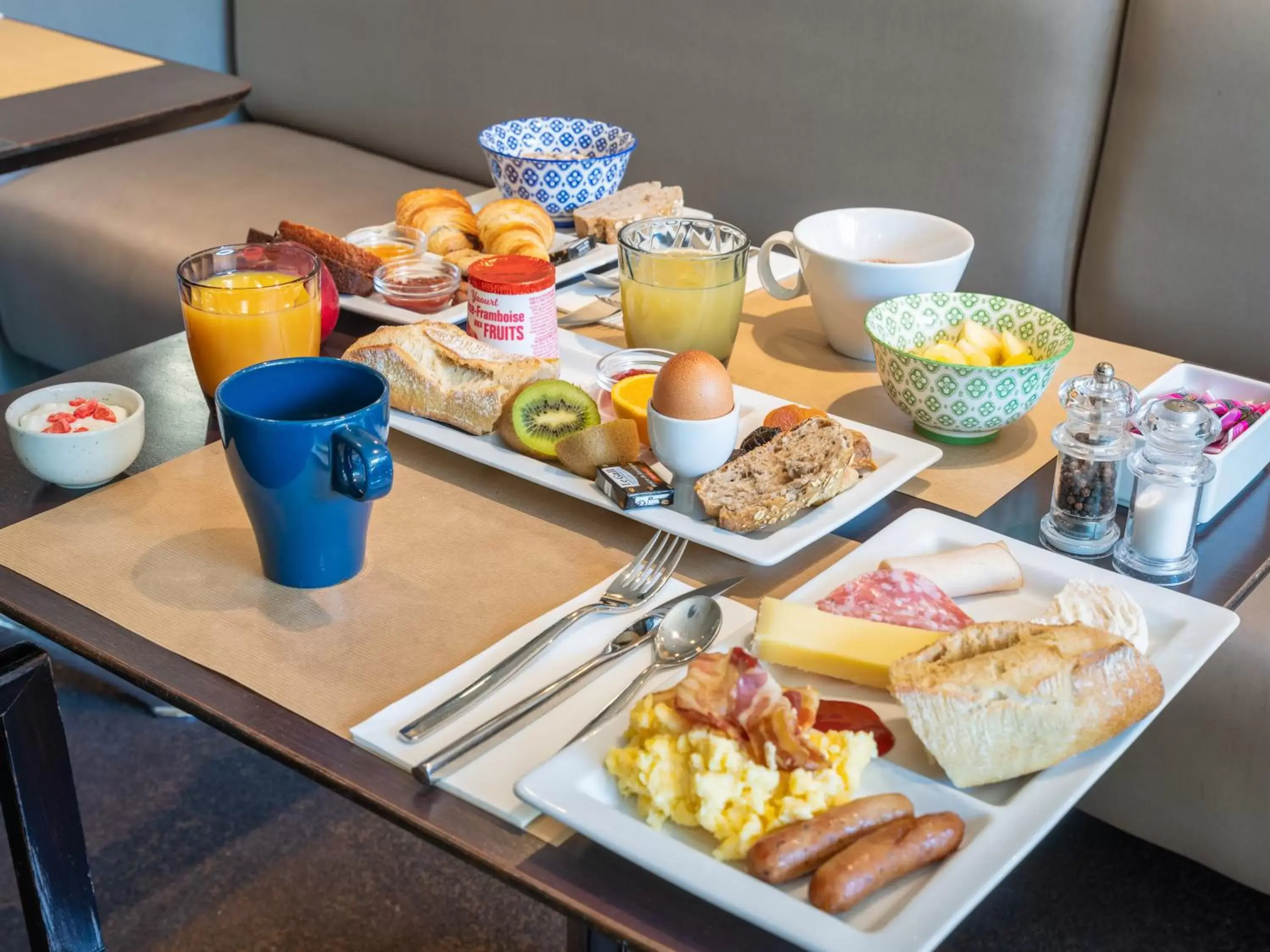 Breakfast in B&B HOTEL Lyon Nord 4 étoiles