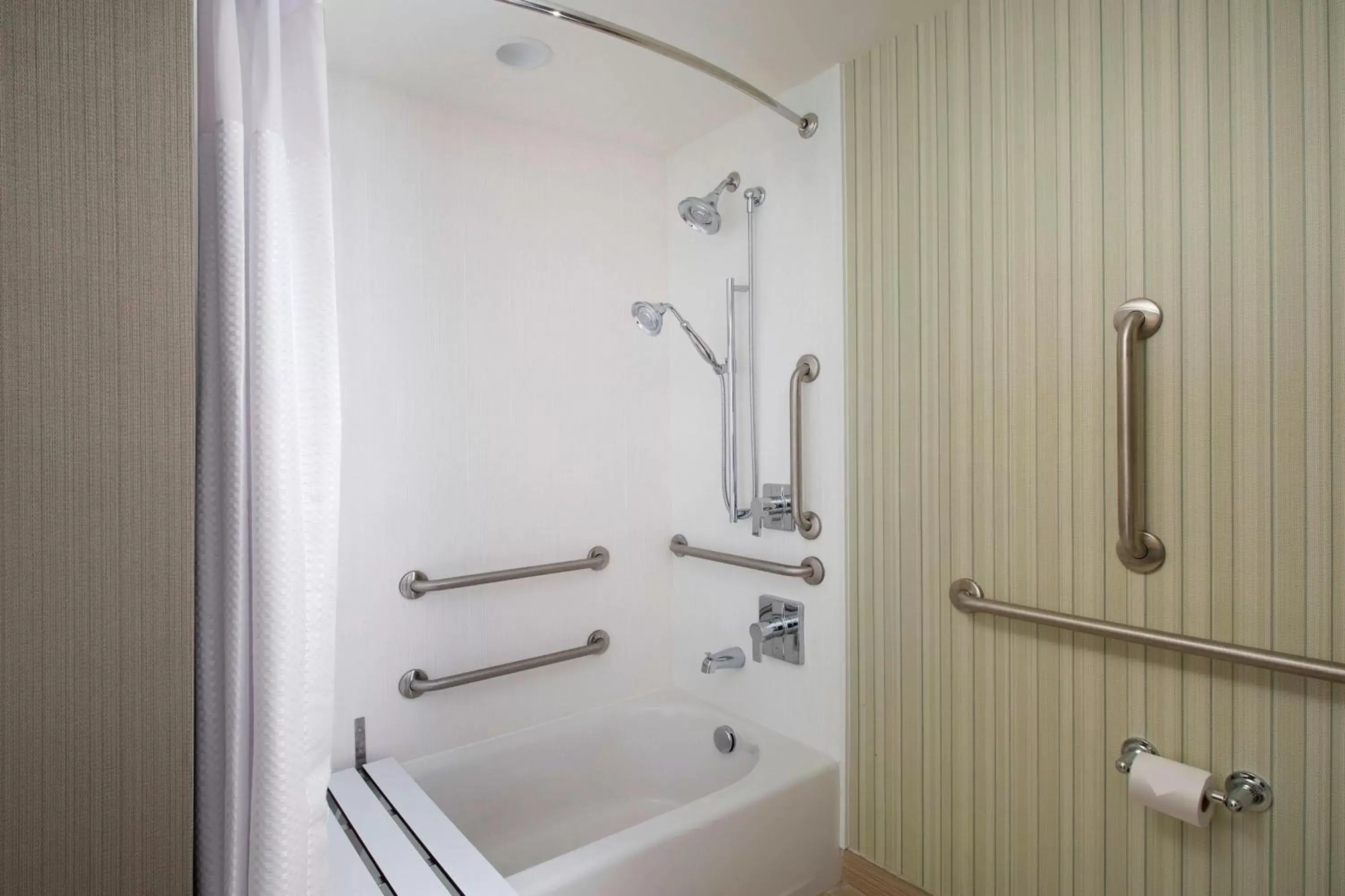 Bathroom in Courtyard by Marriott Nashville SE/Murfreesboro