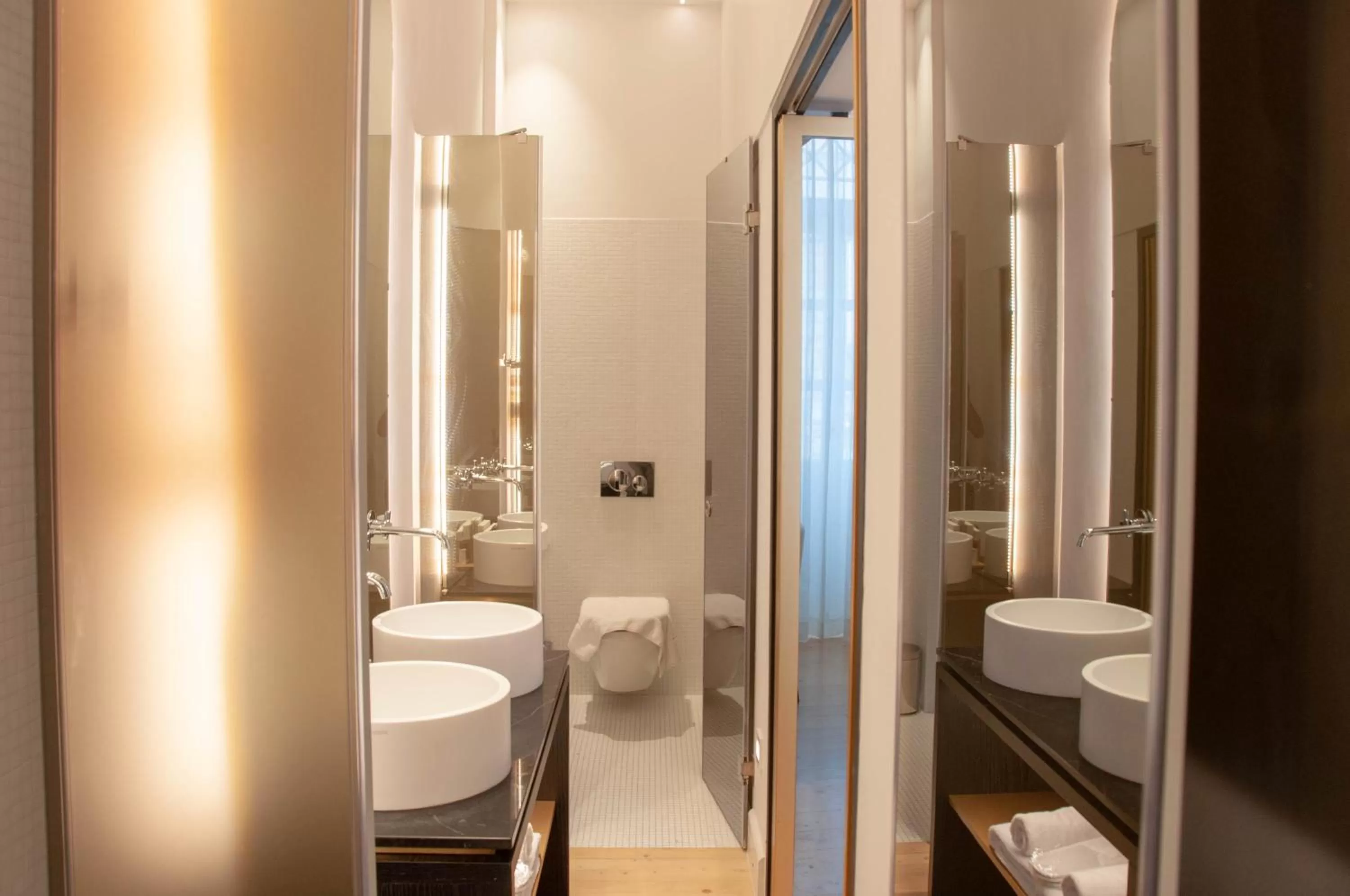 Shower in S Paul City Hotel