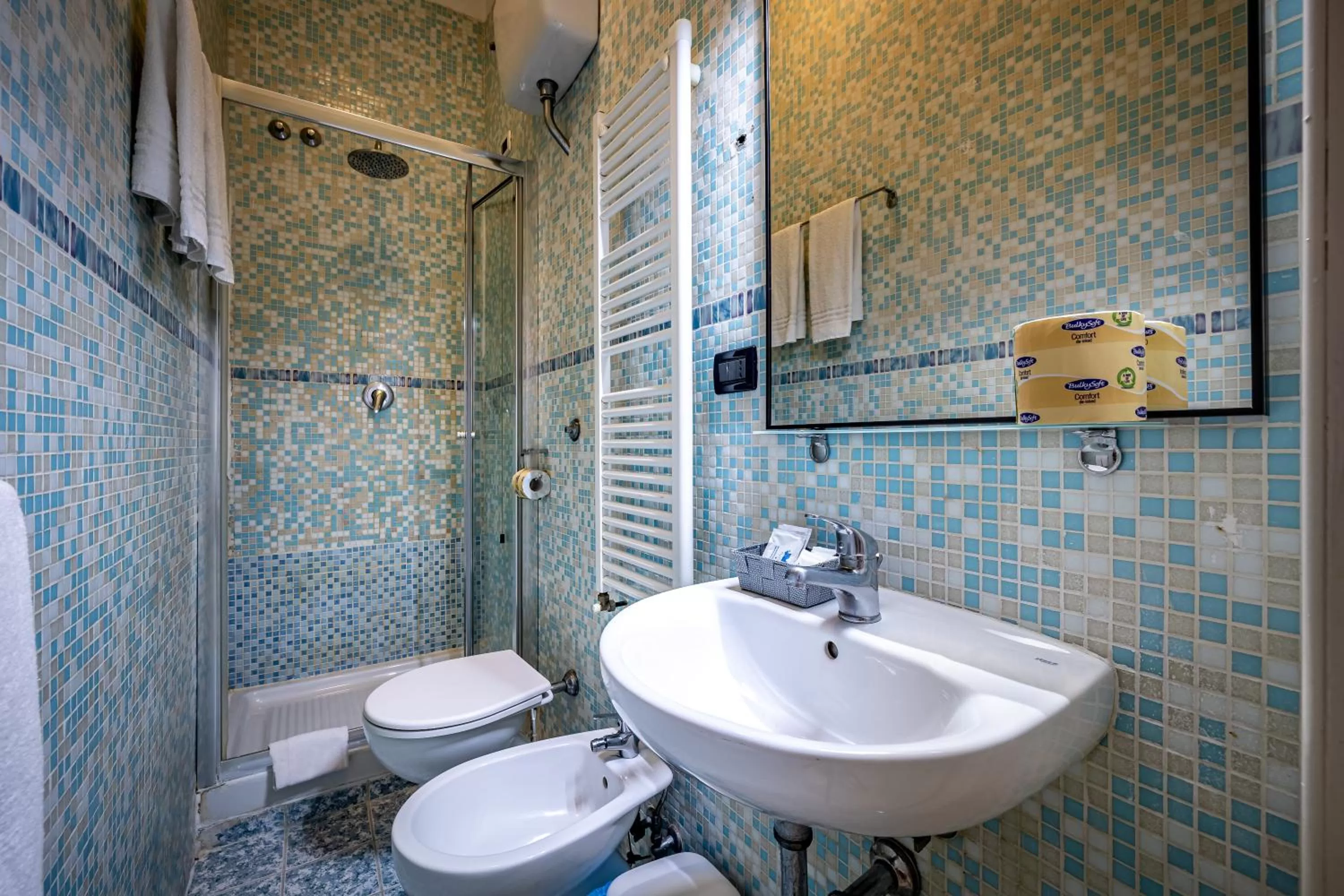 Bathroom in HOTEL VENETO con accesso ZTL