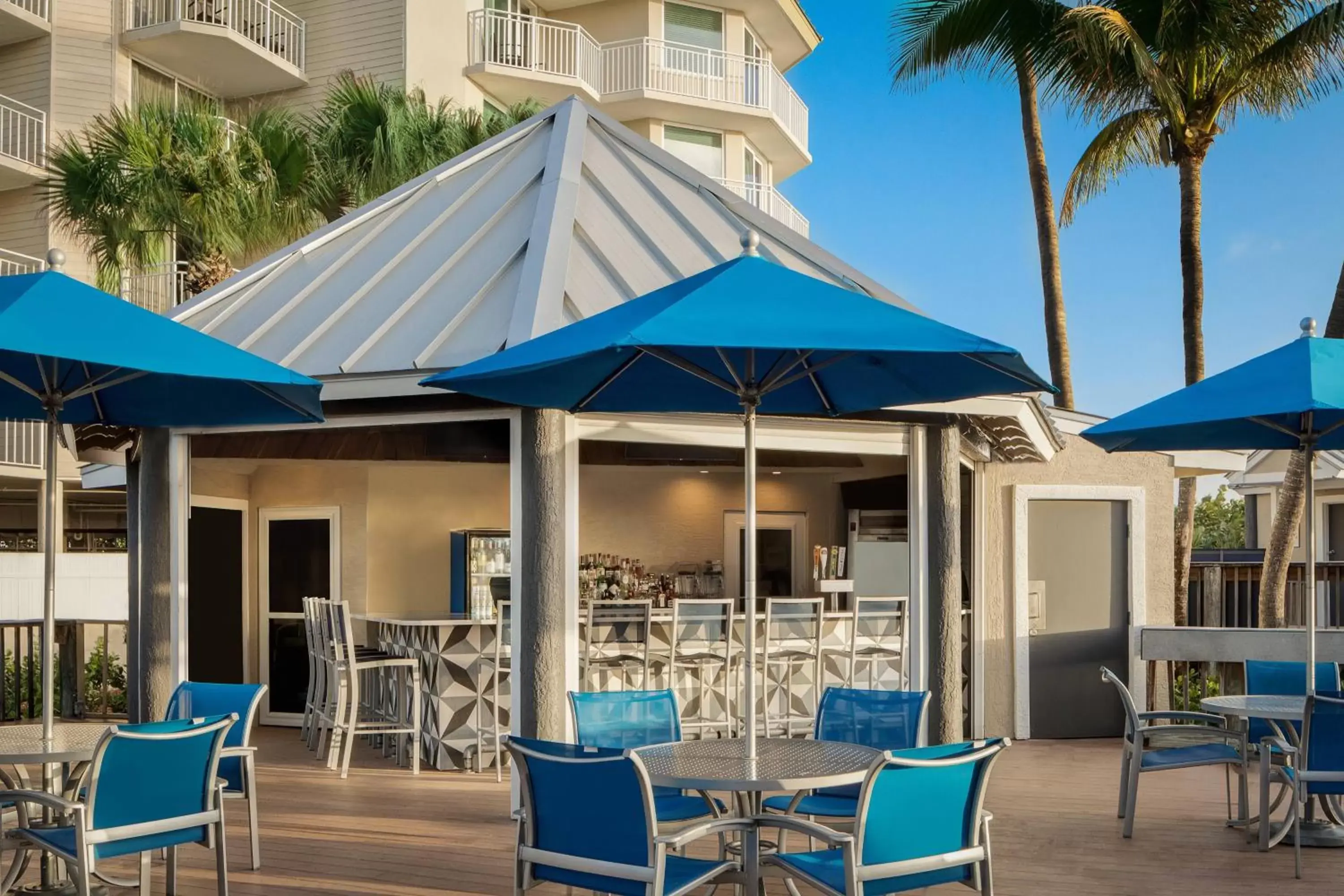 Restaurant/places to eat, Swimming Pool in Marriott Hutchinson Island Beach Resort, Golf & Marina