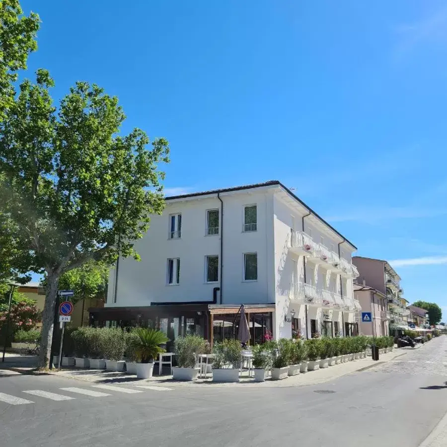 Property Building in Borgomare Camere e Colazioni