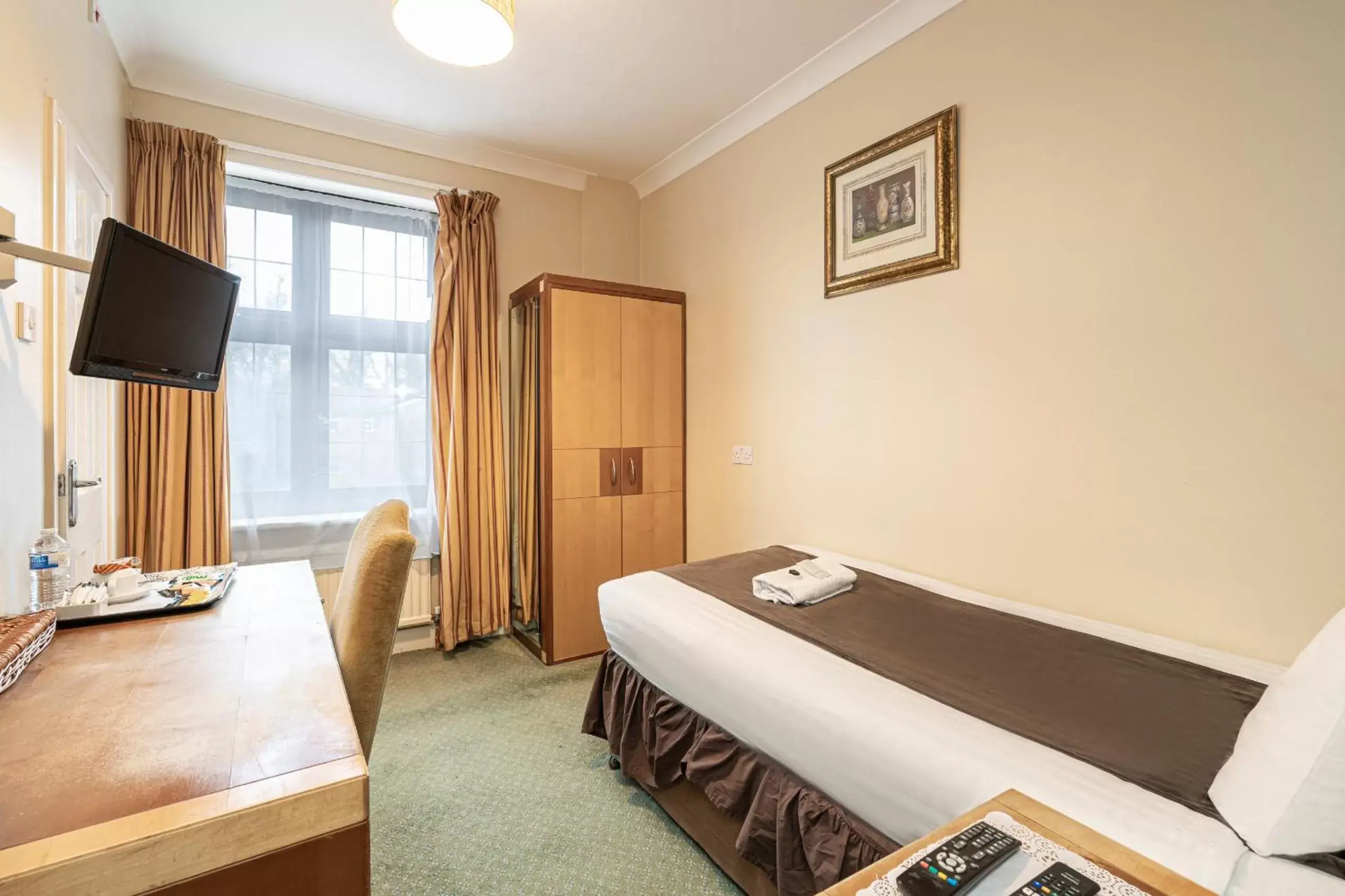 Bedroom, Bed in Barrington Lodge