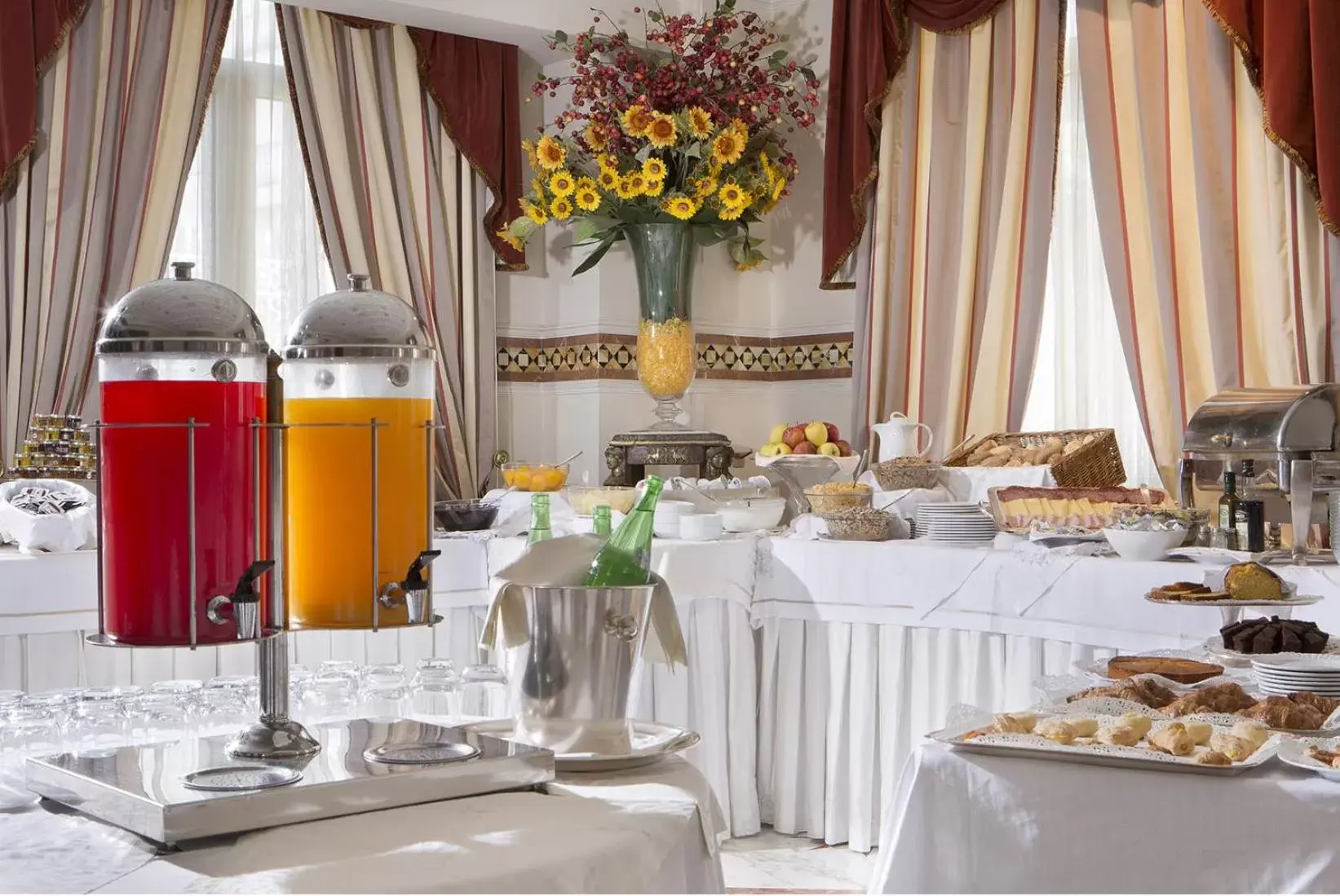 Continental breakfast, Restaurant/Places to Eat in Grand Hotel Vanvitelli