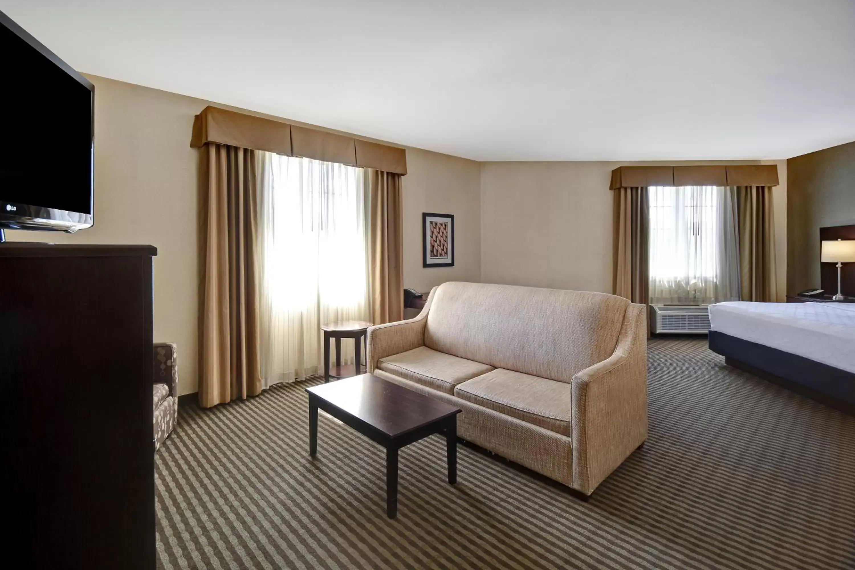 Bedroom, Seating Area in Best Western Plus - King of Prussia