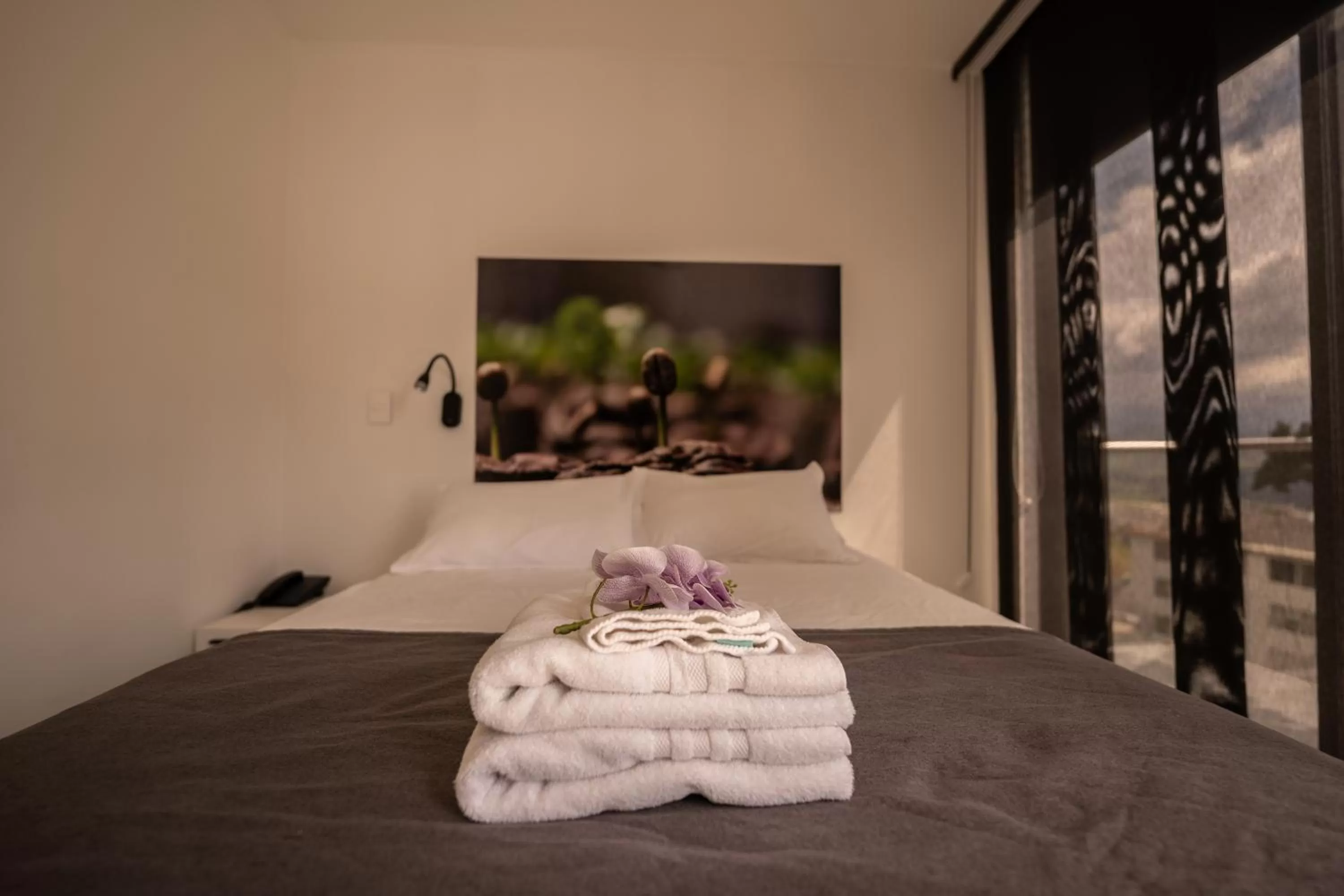 Bed in The Coffee Club Apartahotel