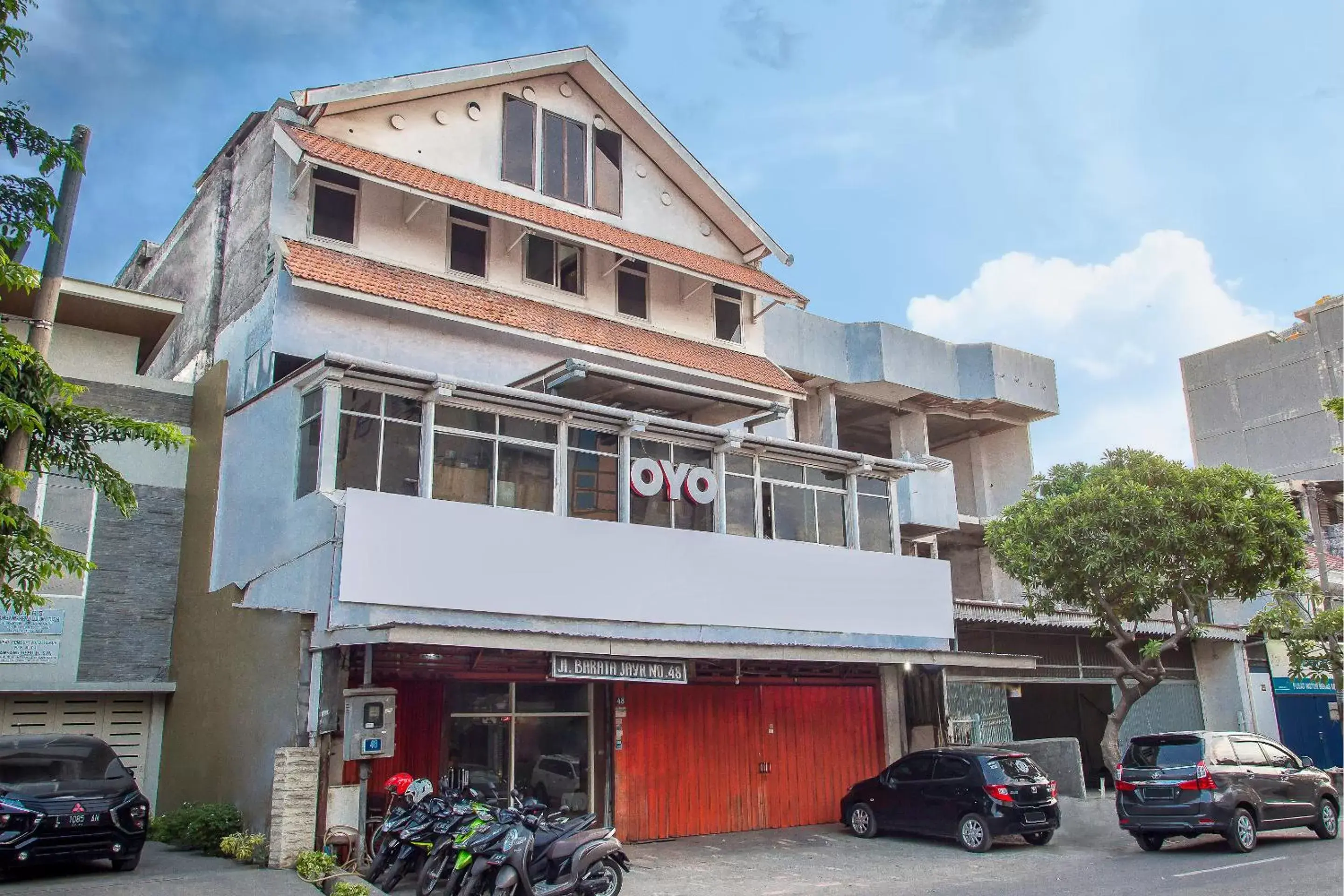 Facade/entrance, Property Building in OYO 164 Ang's Residence