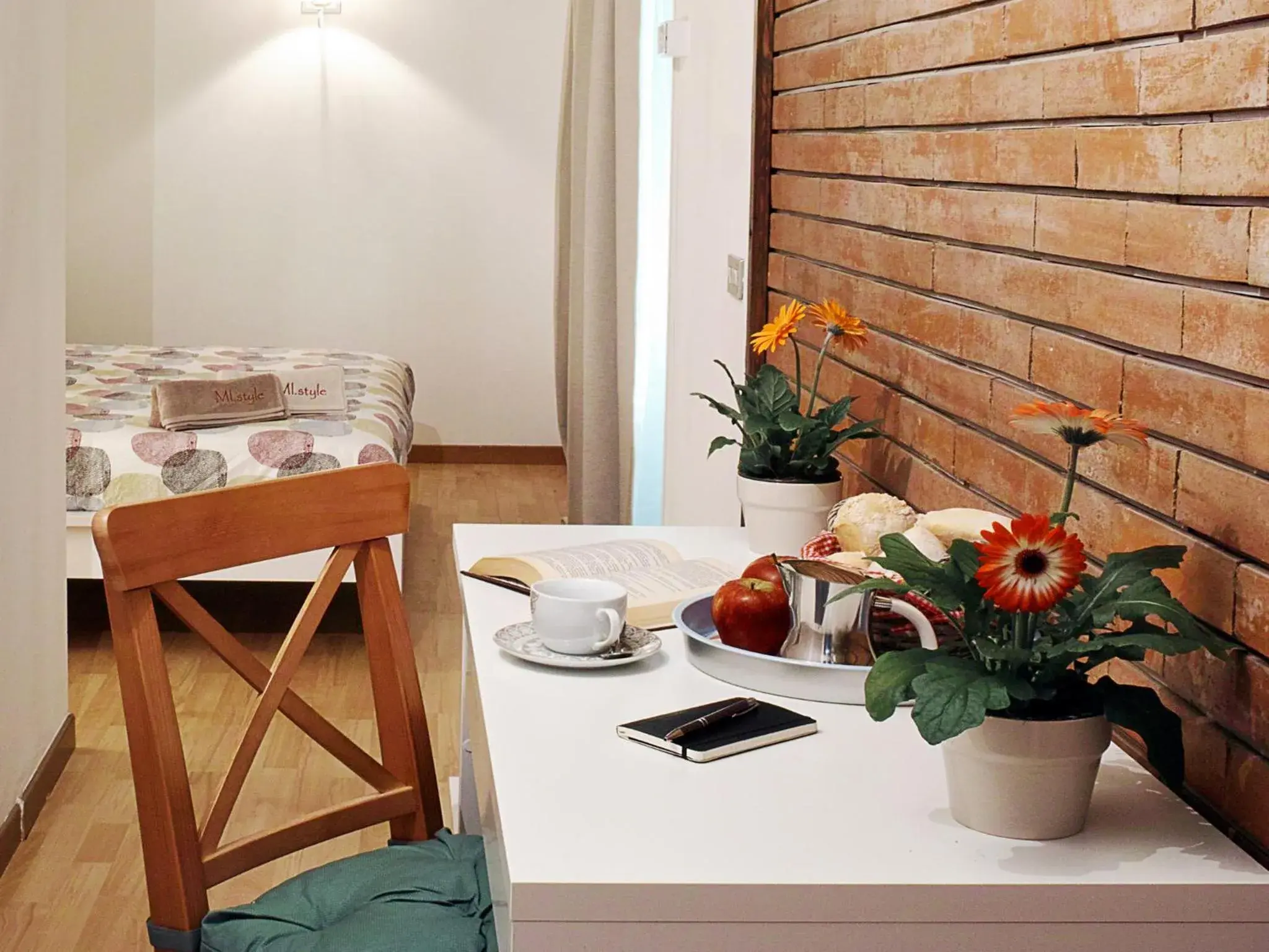 Photo of the whole room in MI. Style Photo of the whole room in MI. Style