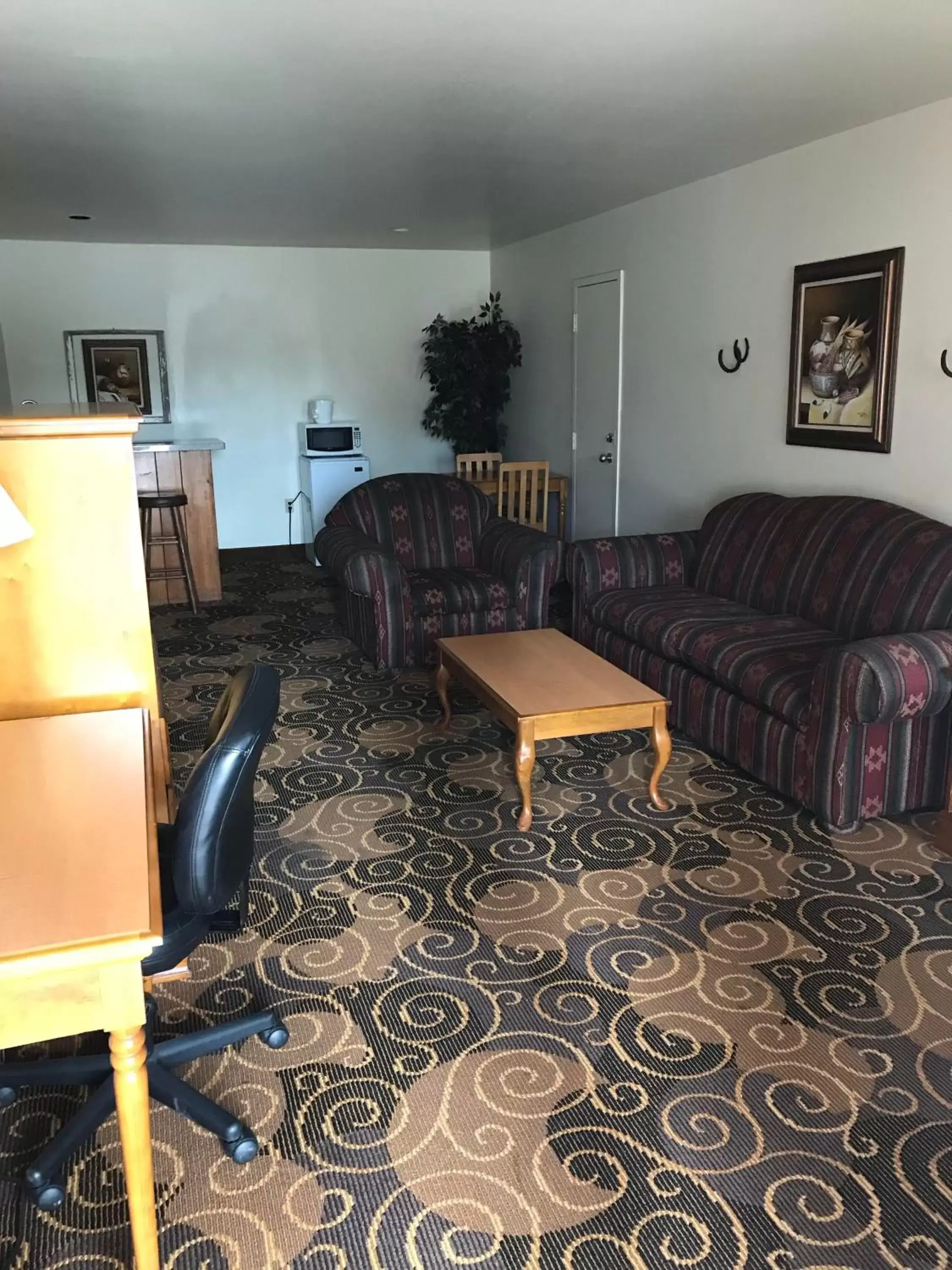 Seating Area in Days Inn by Wyndham San Angelo