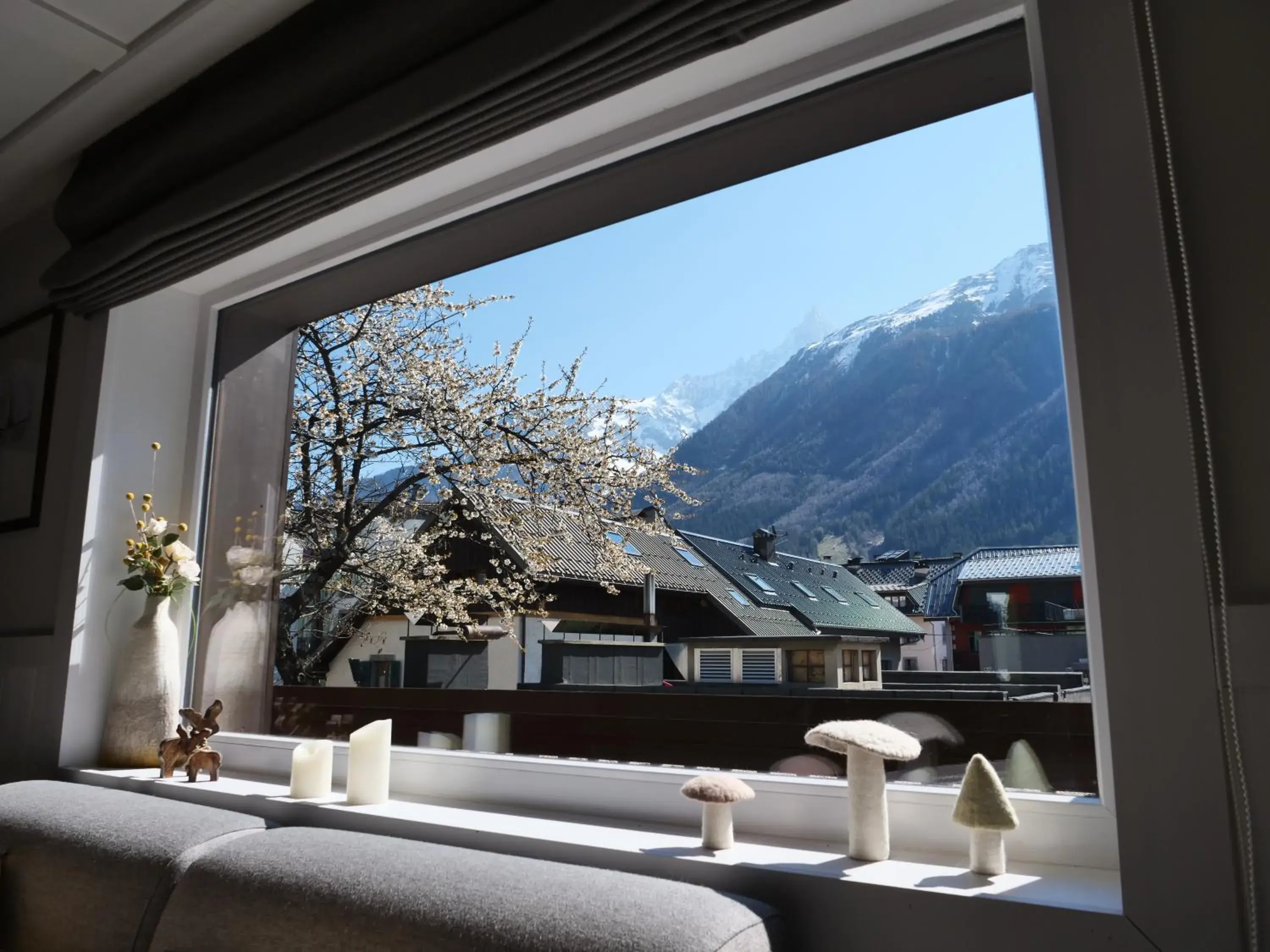 View (from property/room), Mountain View in Chalet hôtel le Whymper