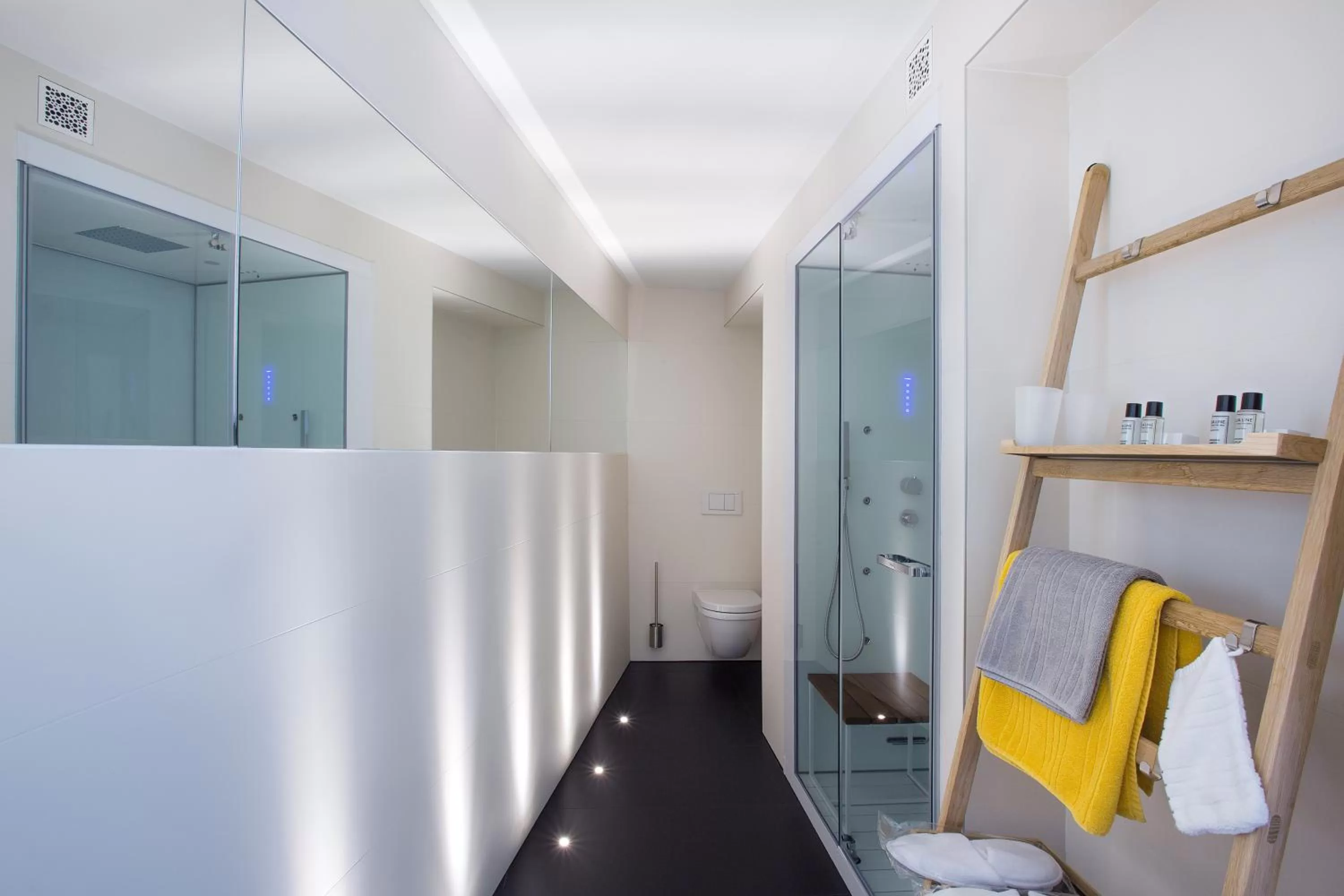 Steam room in B&B Snooz Inn