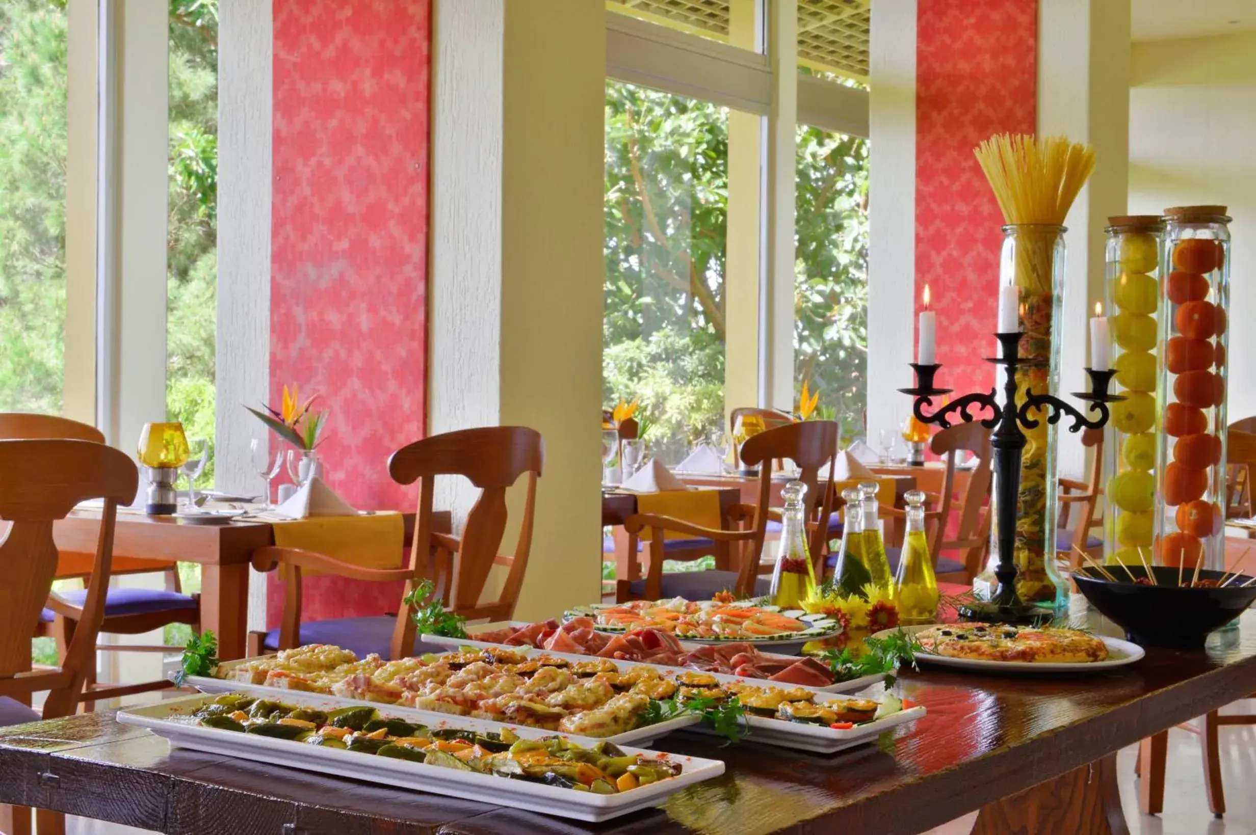Food, Restaurant/Places to Eat in Pestana Delfim Beach & Golf Hotel