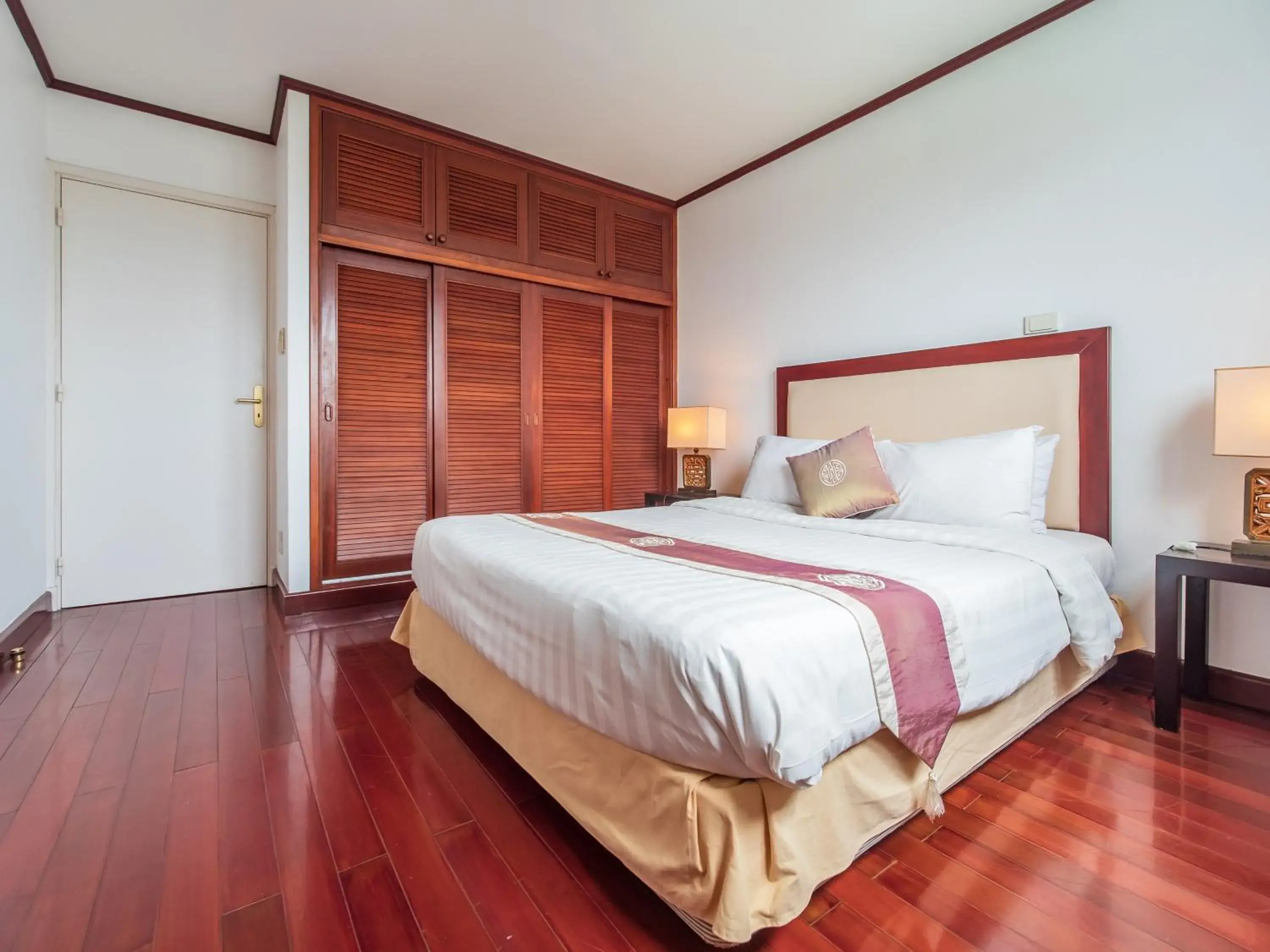 Bed in Saigon Domaine Luxury Residences